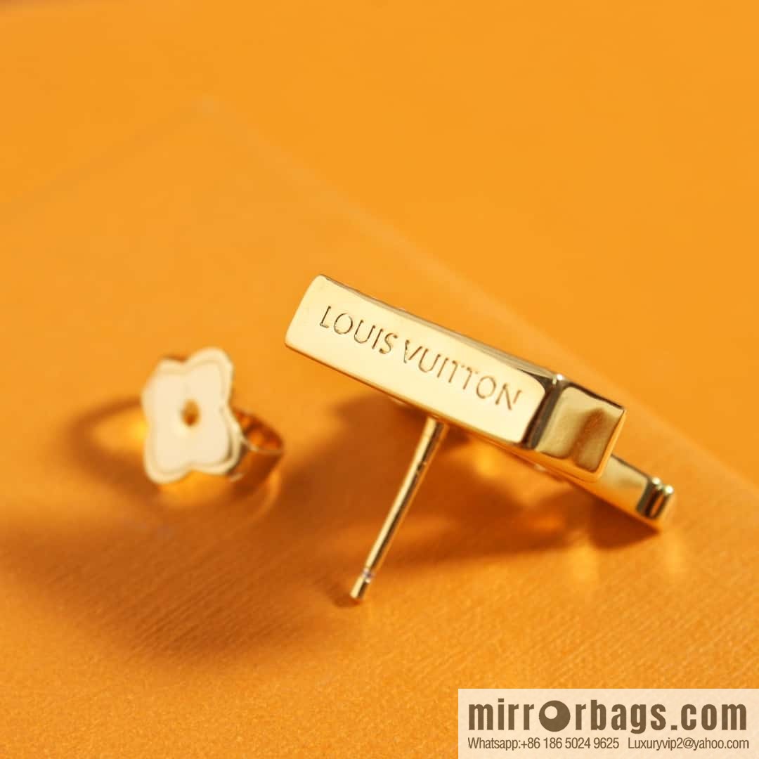 Louis Vuitton Louis Vuitton LV ICONIC PEARLS pearl letter stud earrings