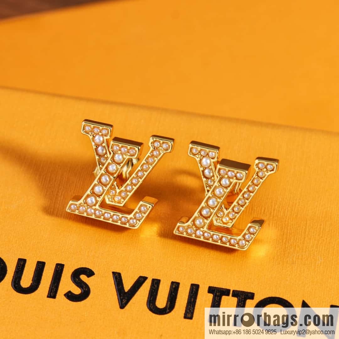 Louis Vuitton Louis Vuitton LV ICONIC PEARLS pearl letter stud earrings