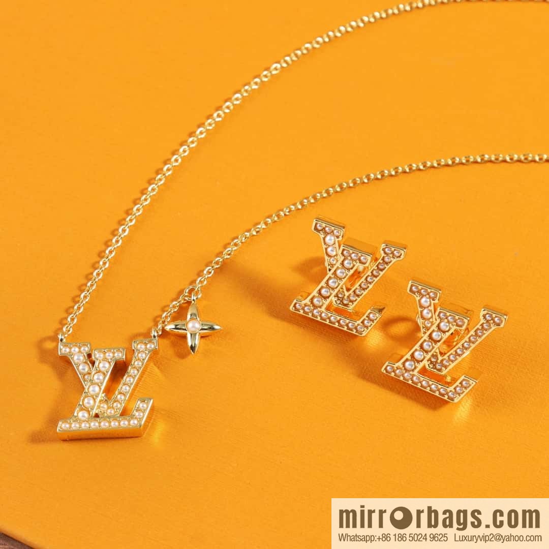 Louis Vuitton Louis Vuitton LV ICONIC PEARLS Pearl Letter Necklace