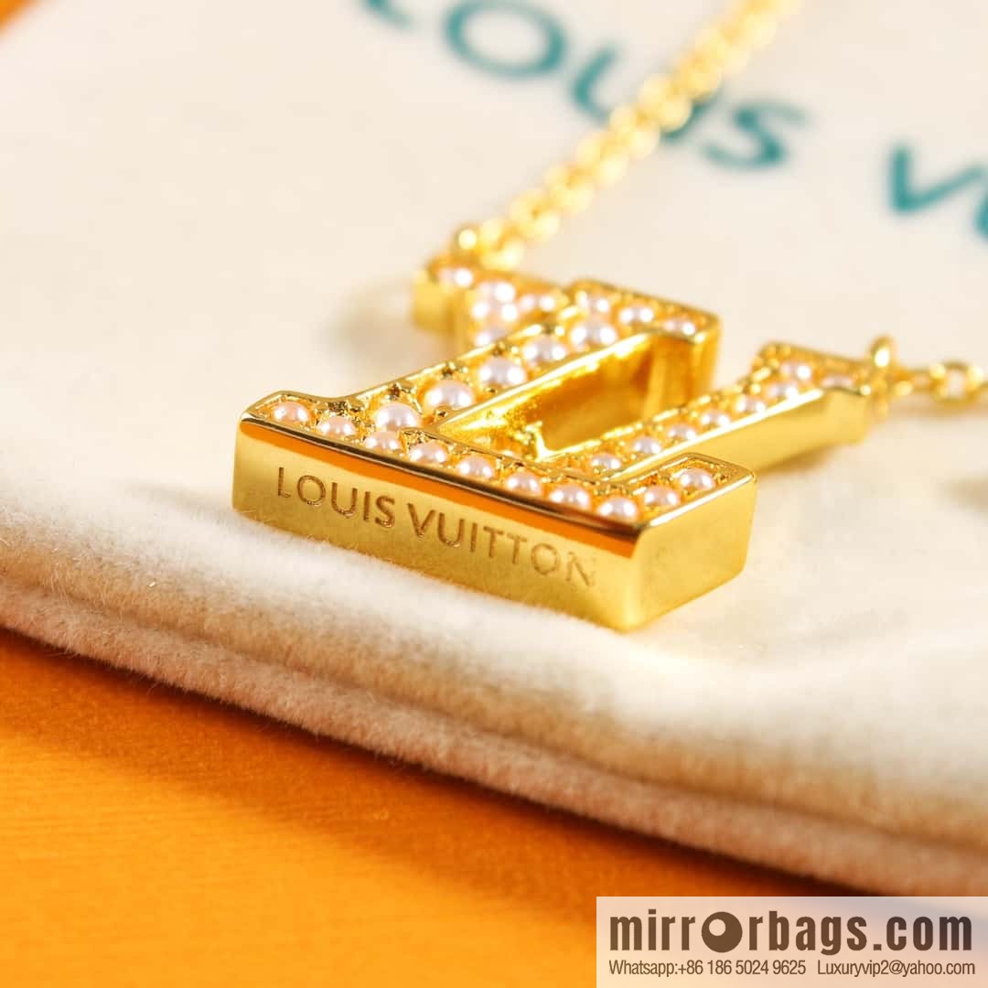 Louis Vuitton Louis Vuitton LV ICONIC PEARLS Pearl Letter Necklace