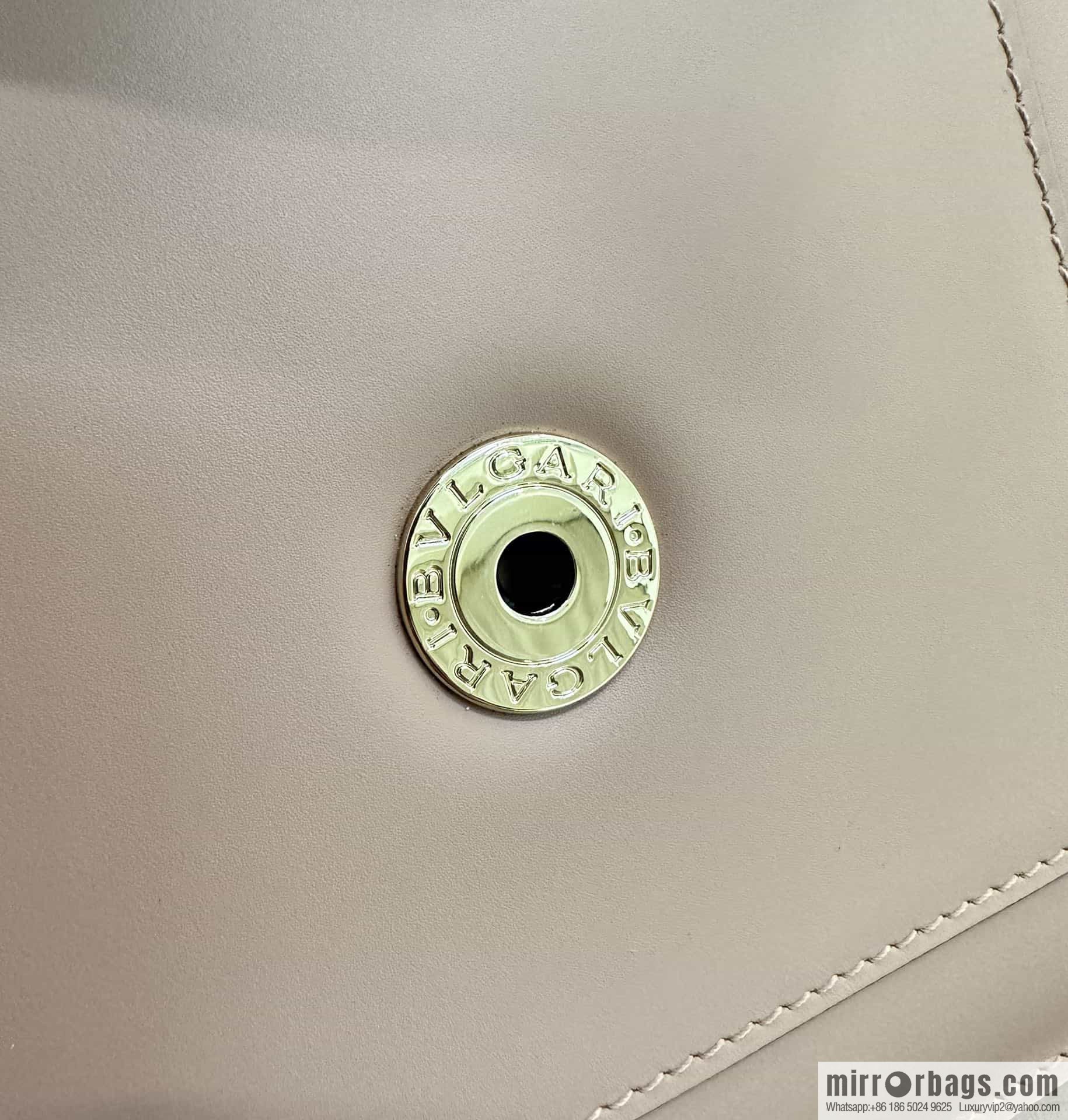 [Bvlgari] Bulgari counter hot-selling Serpenti Forever wrist organ bag model number: 38329