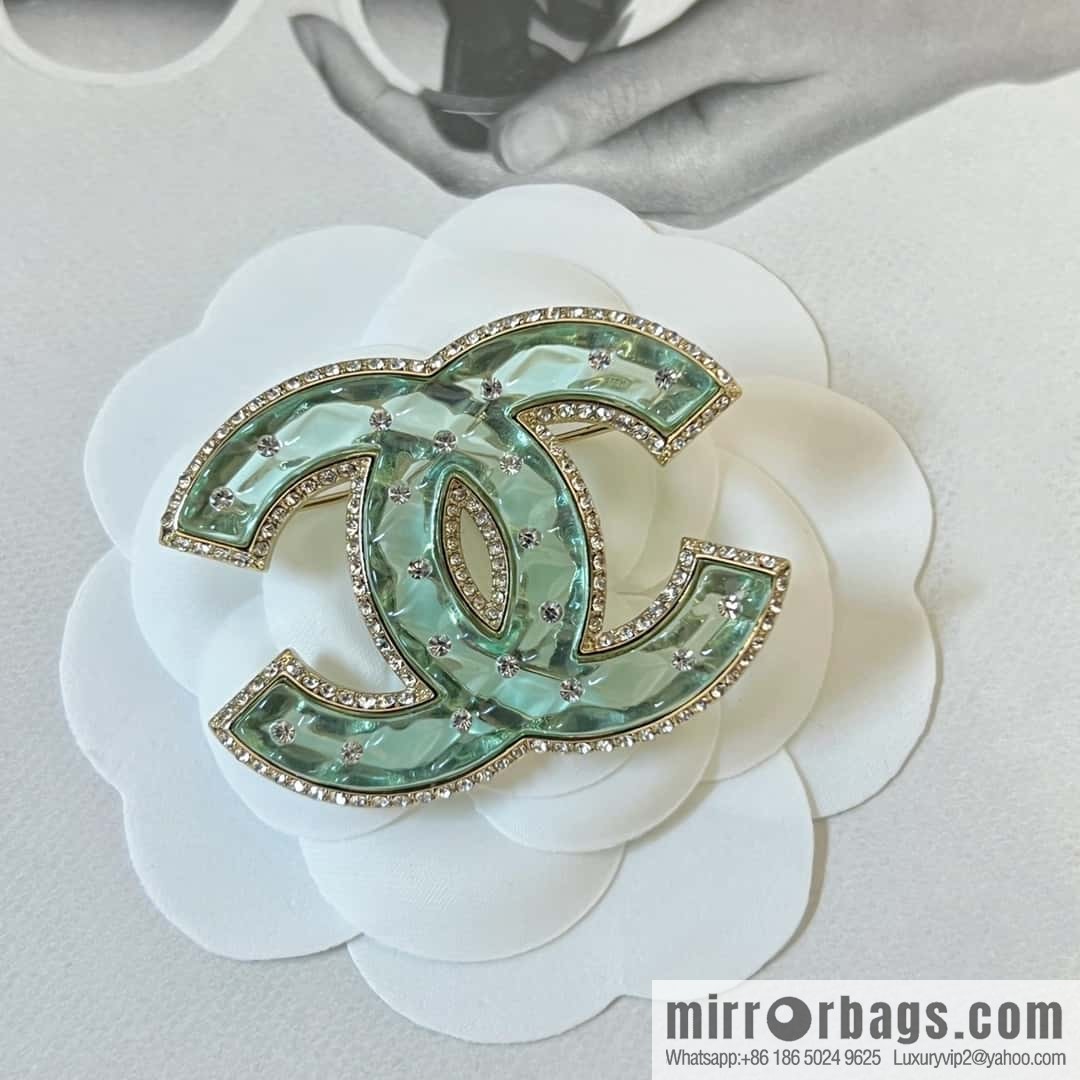 New ☑️ Chanel double c green acrylic brooch with diamond
