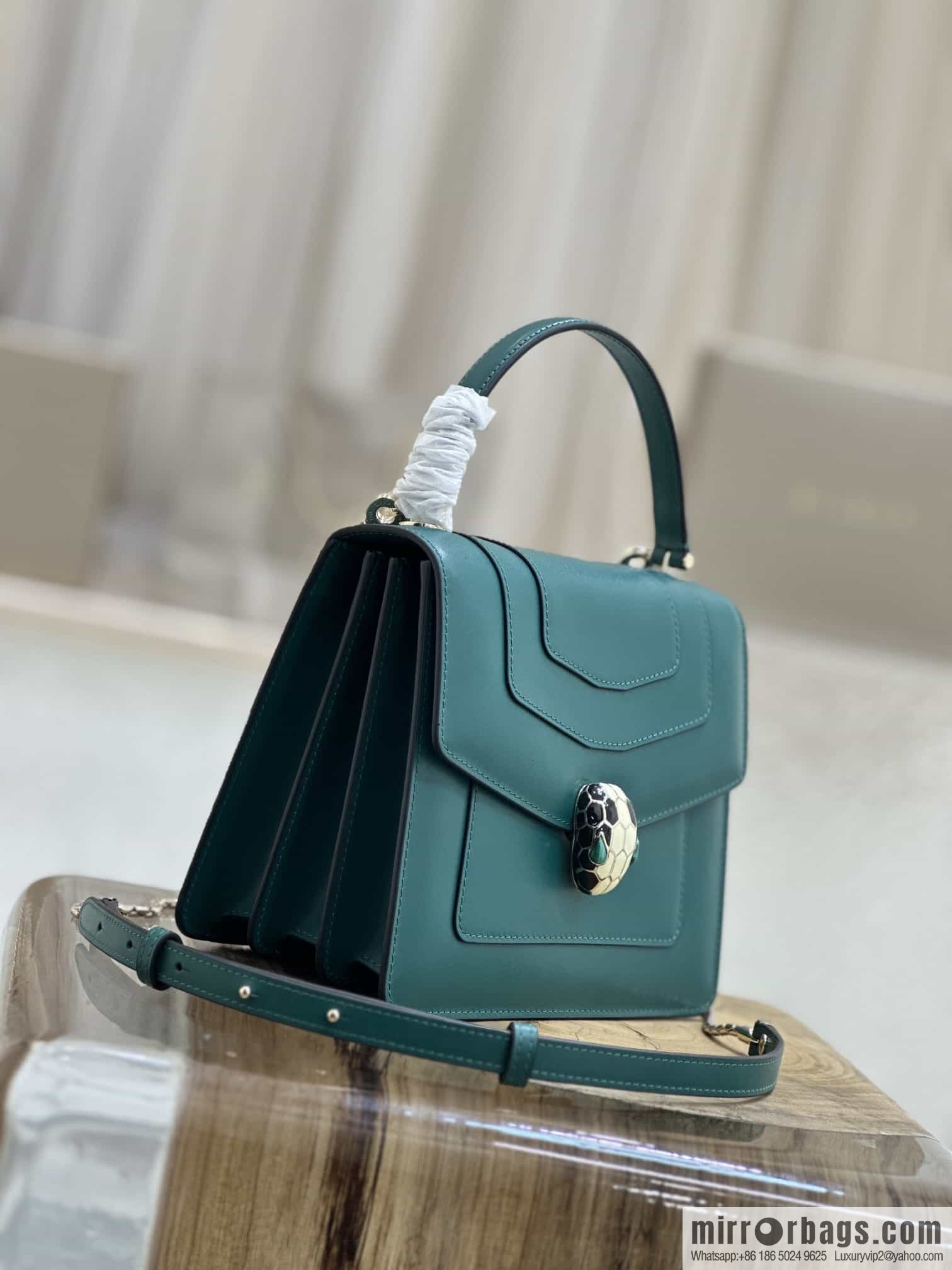 [Bvlgari] Bulgari counter hot-selling Serpenti Forever wrist organ bag model number: 38329