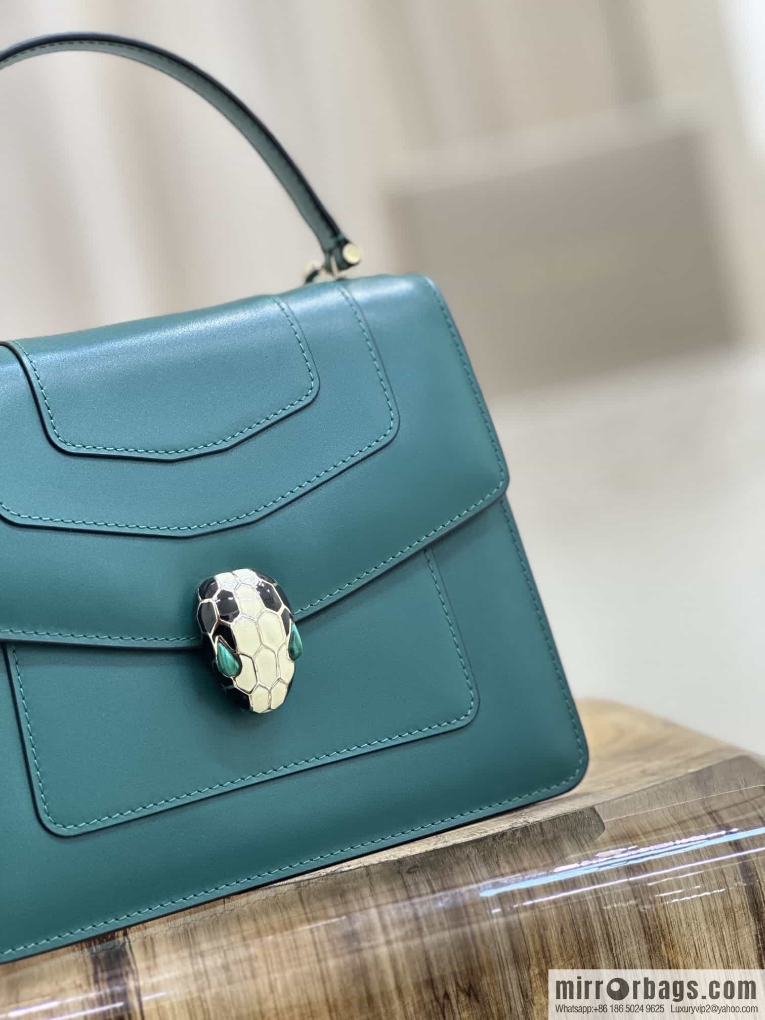 [Bvlgari] Bulgari counter hot-selling Serpenti Forever wrist organ bag model number: 38329