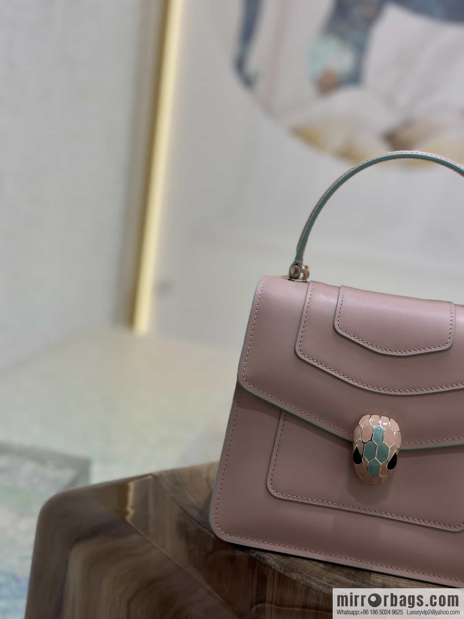 [Bvlgari] Bulgari counter hot-selling Serpenti Forever wrist organ bag model number: 38329