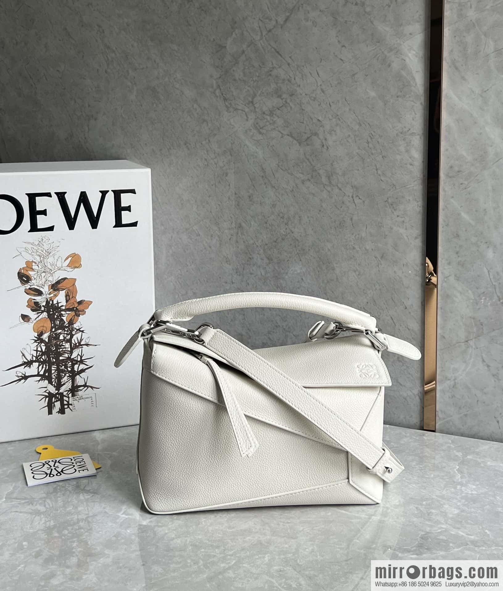 LOEWE Puzzle 24CM bag leather small geometric bag 0681 white