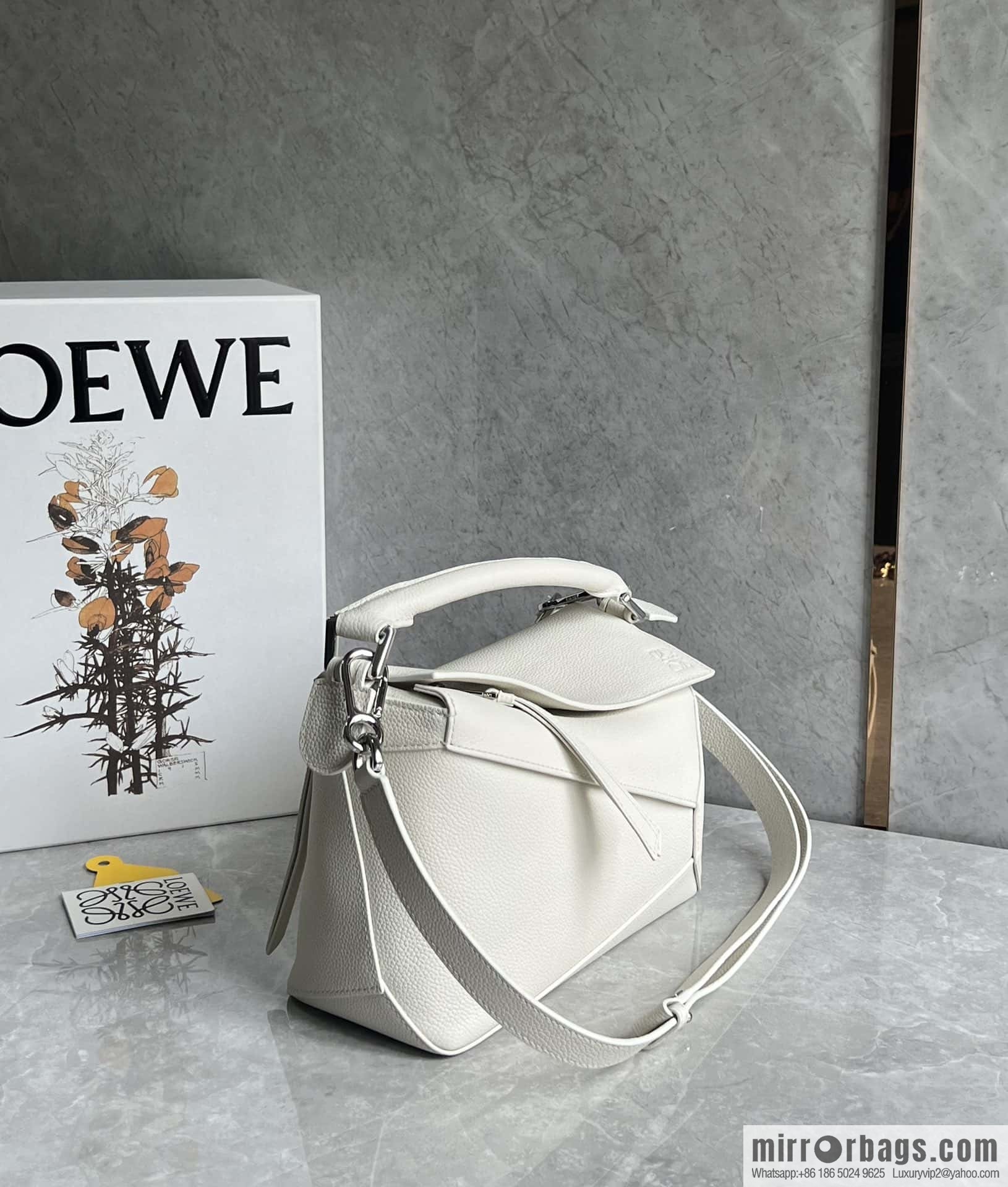 LOEWE Puzzle 24CM bag leather small geometric bag 0681 white