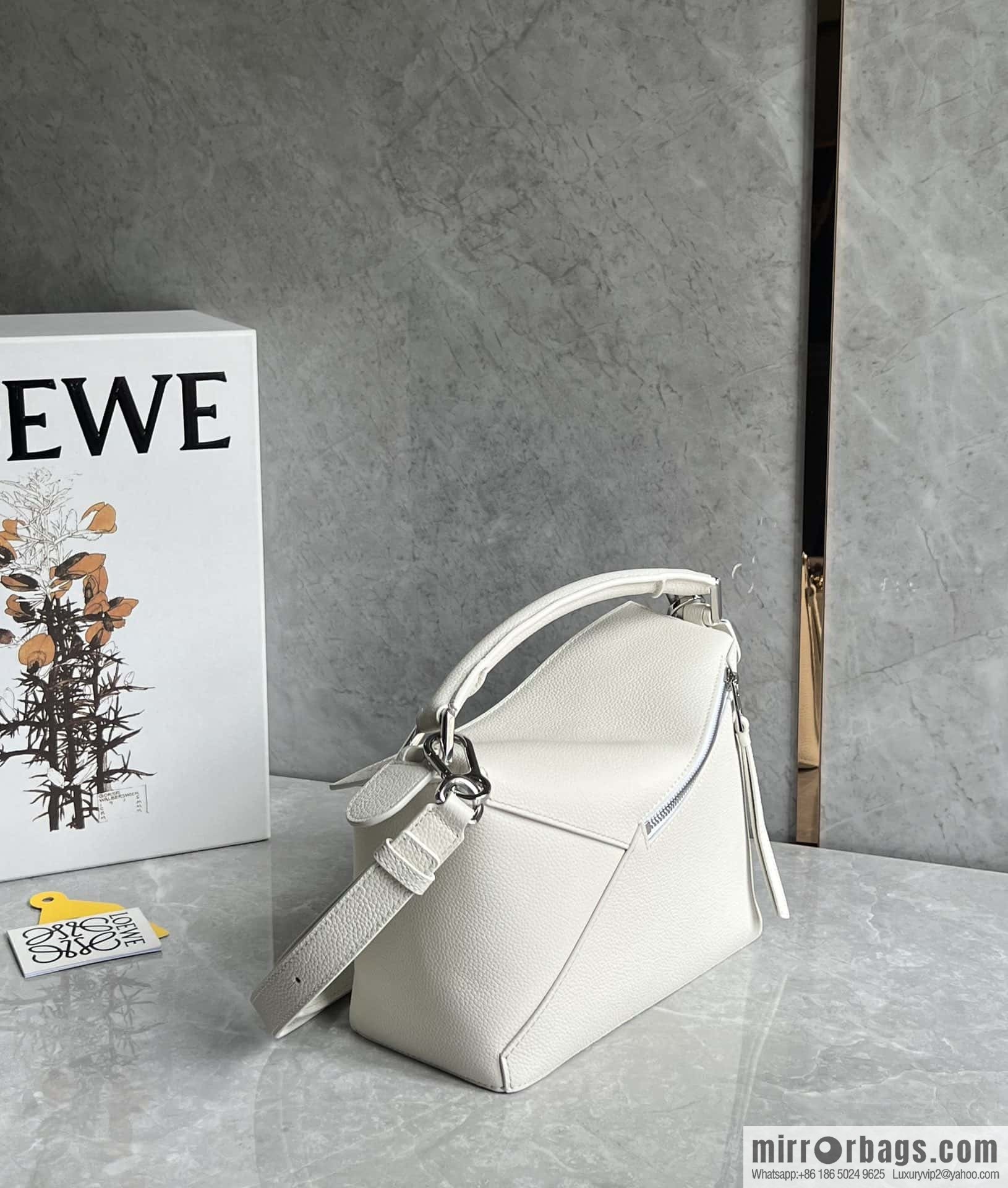LOEWE Puzzle 24CM bag leather small geometric bag 0681 white