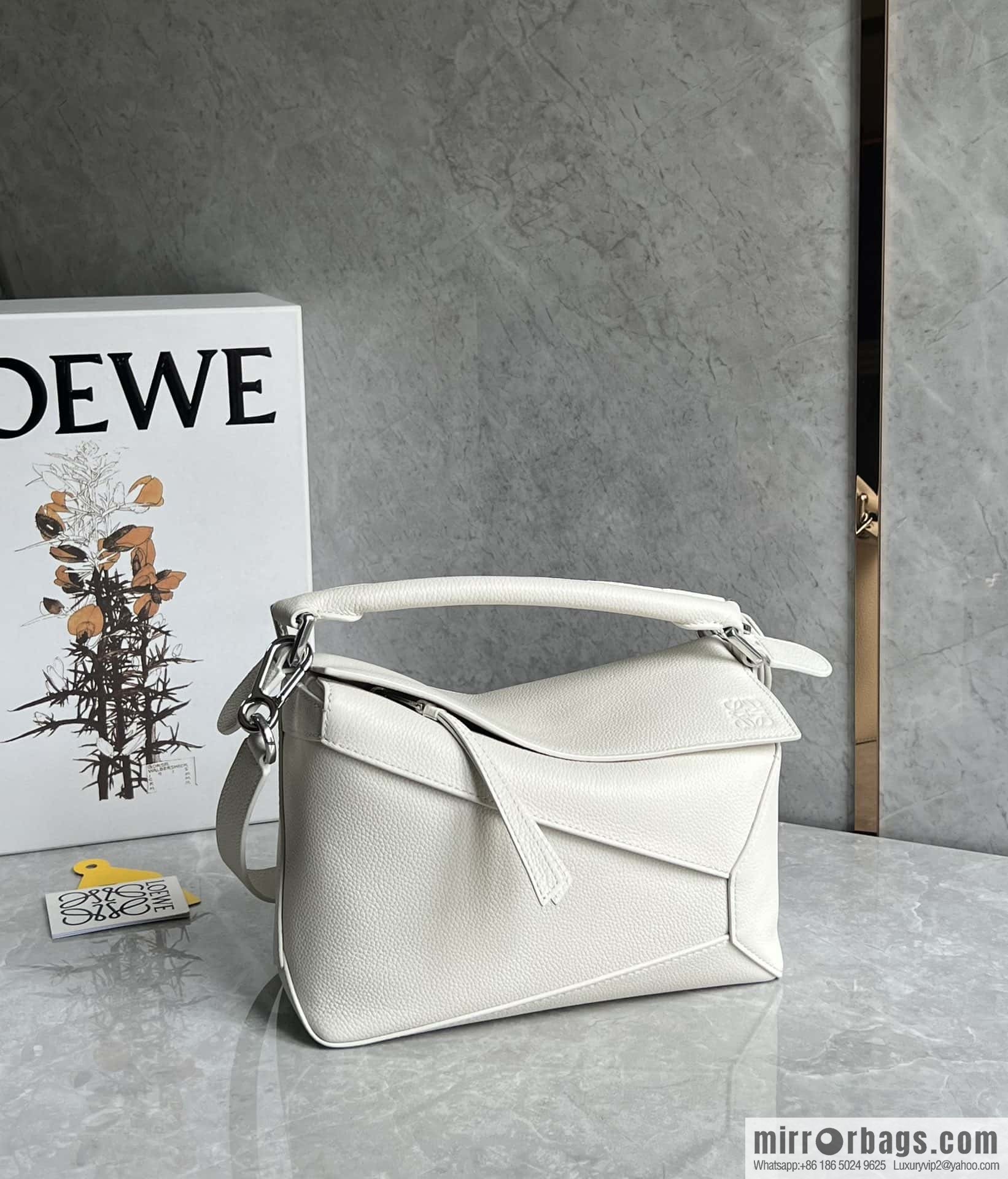 LOEWE Puzzle 24CM bag leather small geometric bag 0681 white