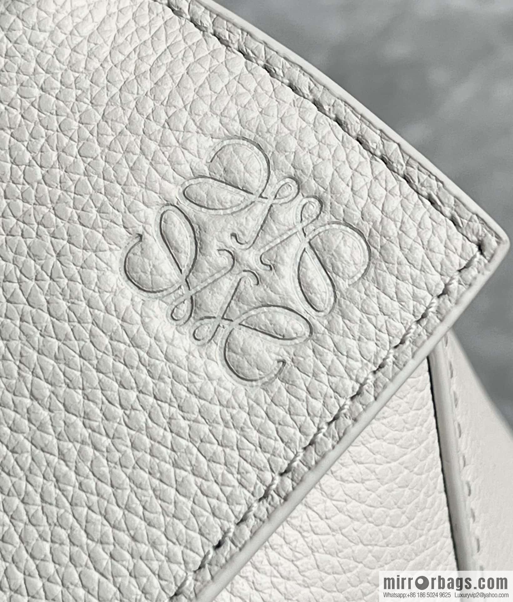LOEWE Puzzle 24CM bag leather small geometric bag 0681 white