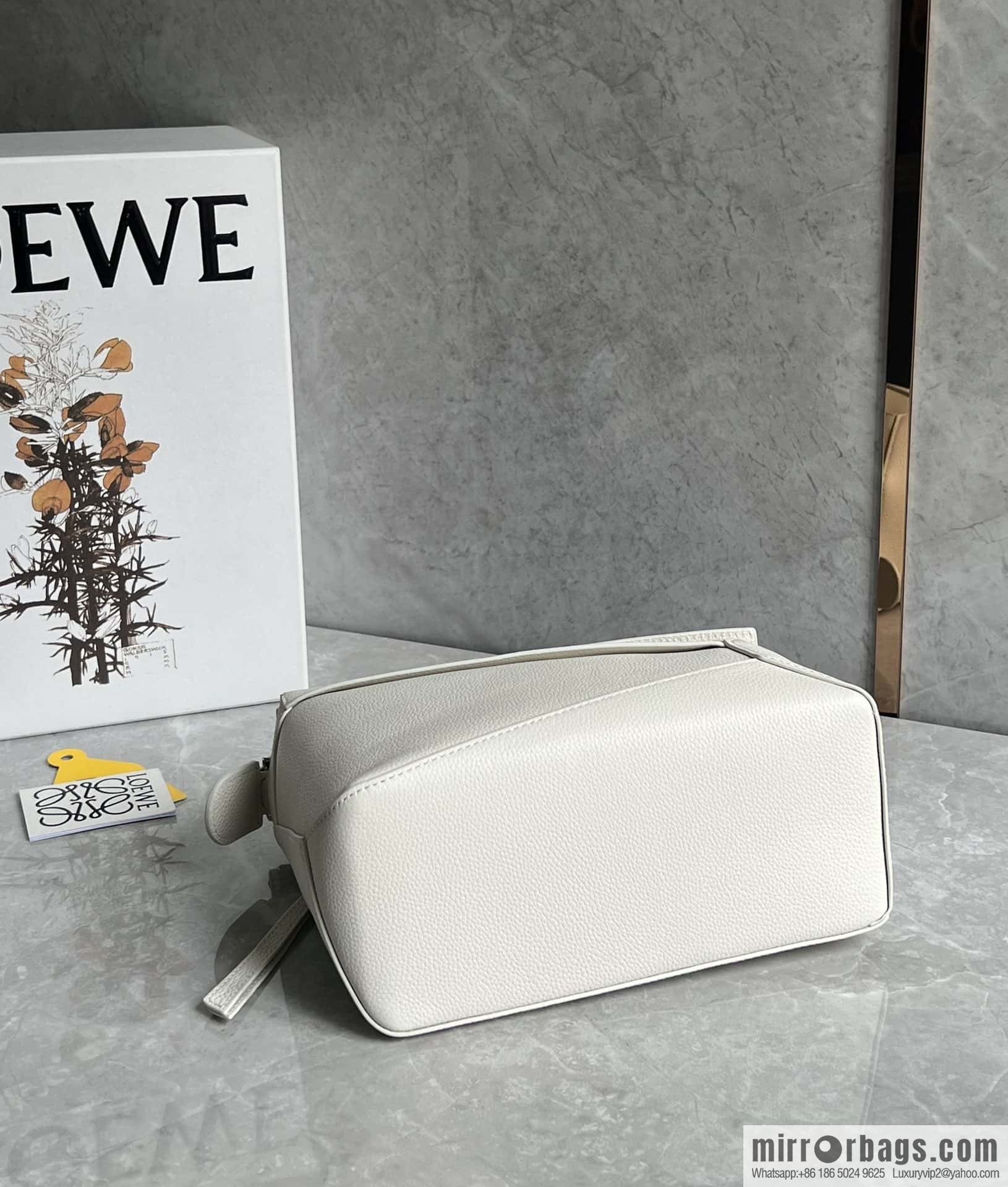 LOEWE Puzzle 24CM bag leather small geometric bag 0681 white