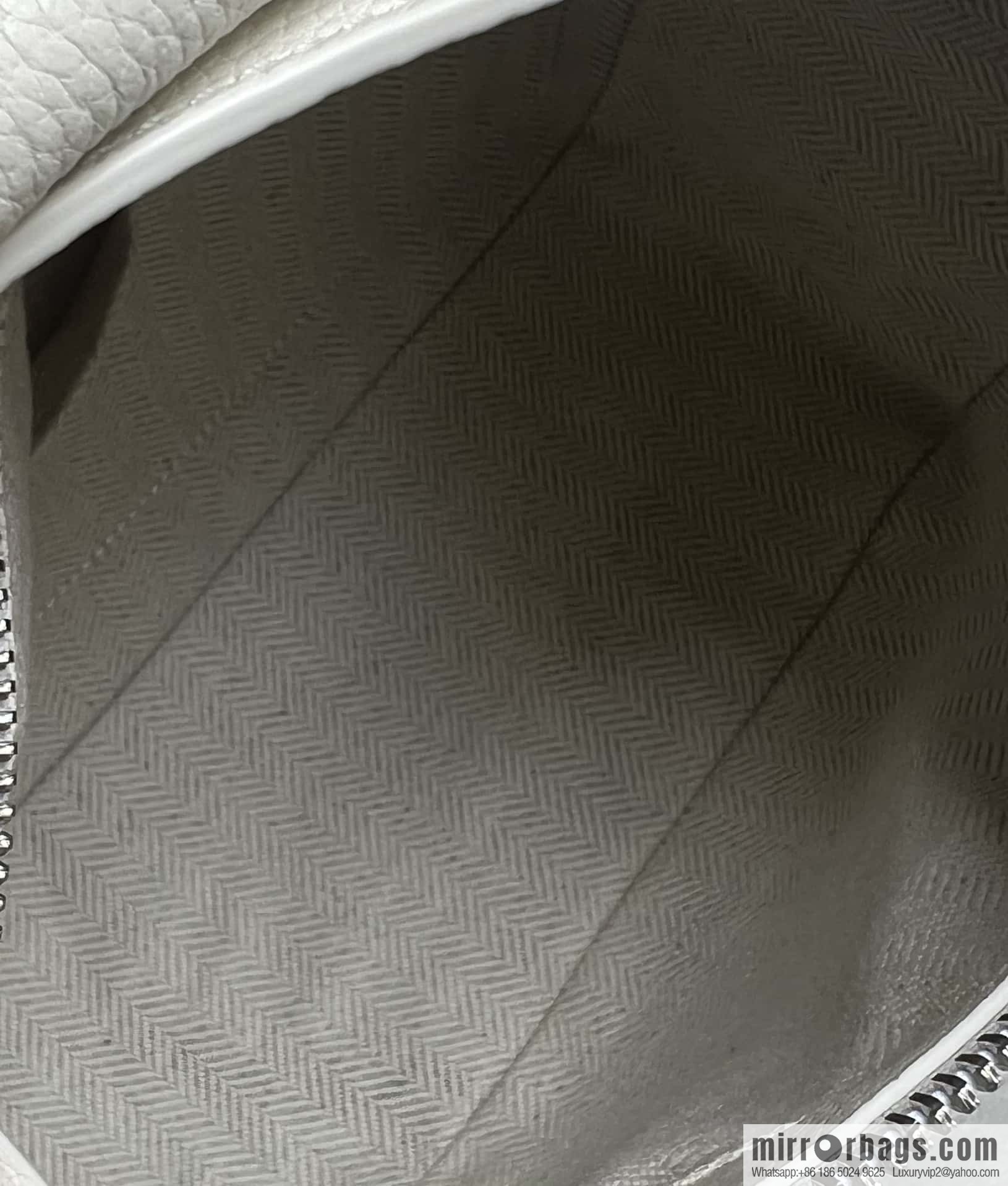 LOEWE Puzzle 24CM bag leather small geometric bag 0681 white