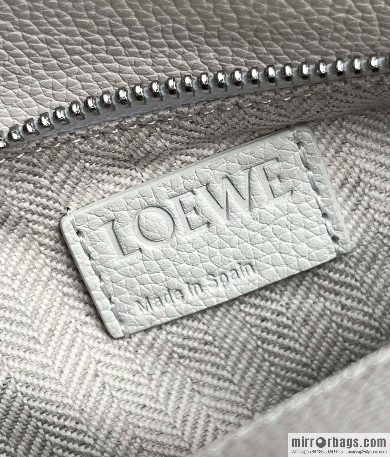 LOEWE Puzzle 24CM bag leather small geometric bag 0681 white