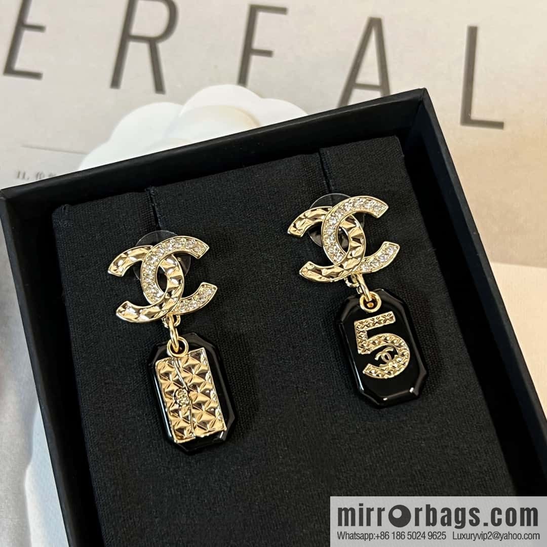 New ☑️ Chanel asymmetrical double c-bar acrylic 5-character stud earrings