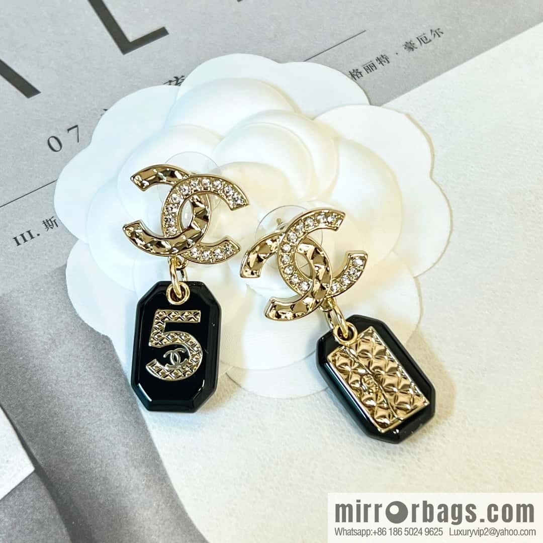 New ☑️ Chanel asymmetrical double c-bar acrylic 5-character stud earrings