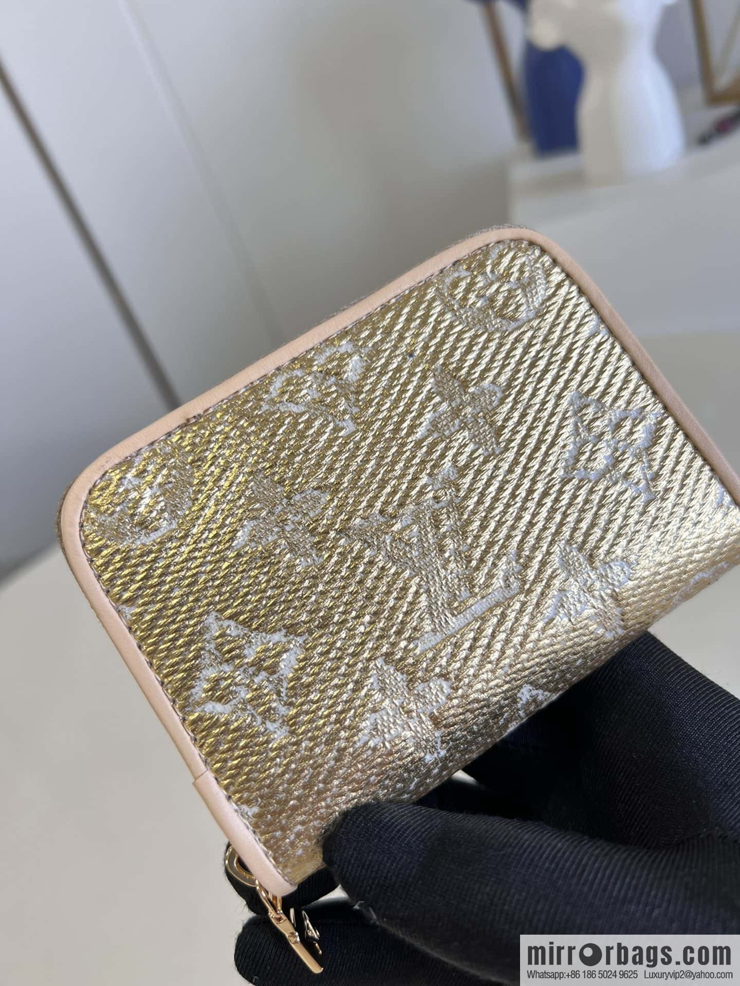 LV M82483 Zippy Coin Purse