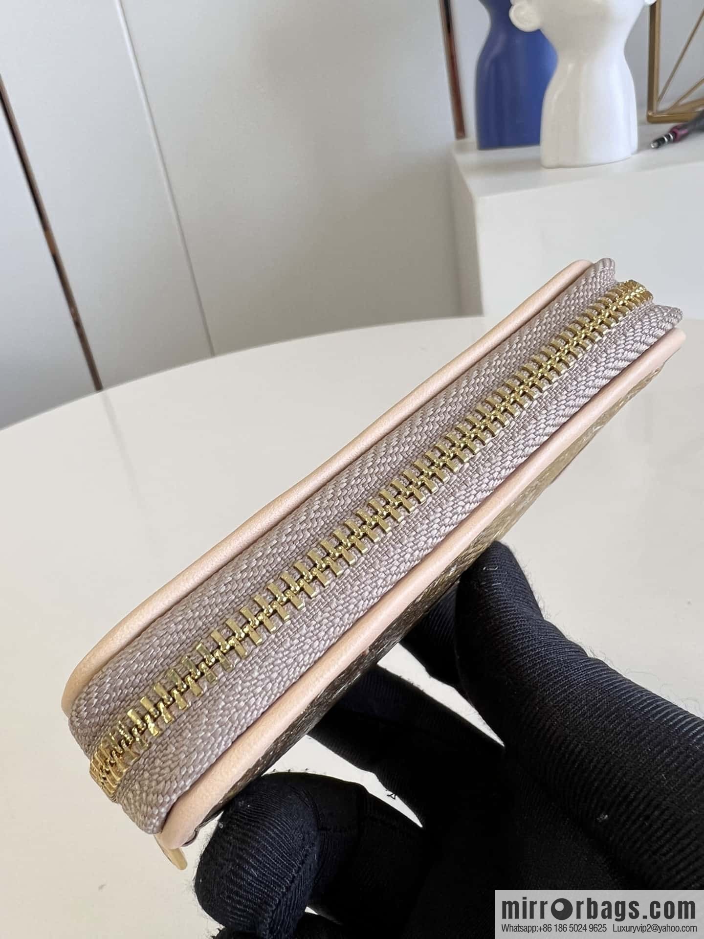 LV M82483 Zippy Coin Purse