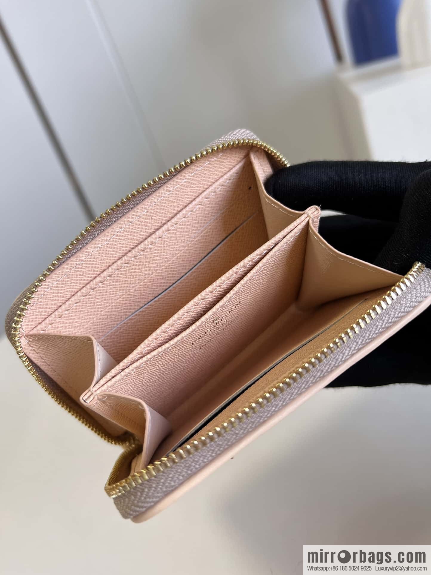 LV M82483 Zippy Coin Purse