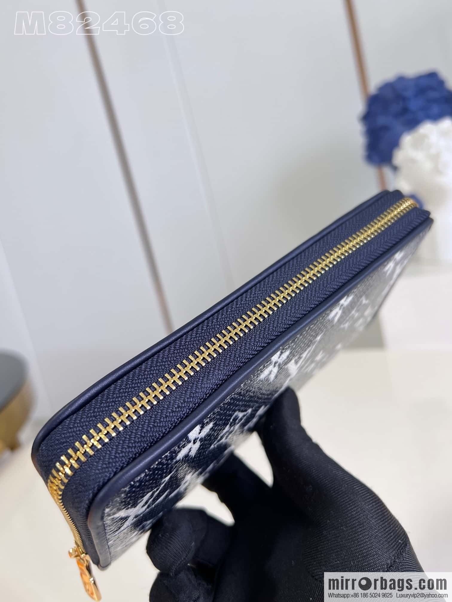 LV M82468 Zippy Wallet