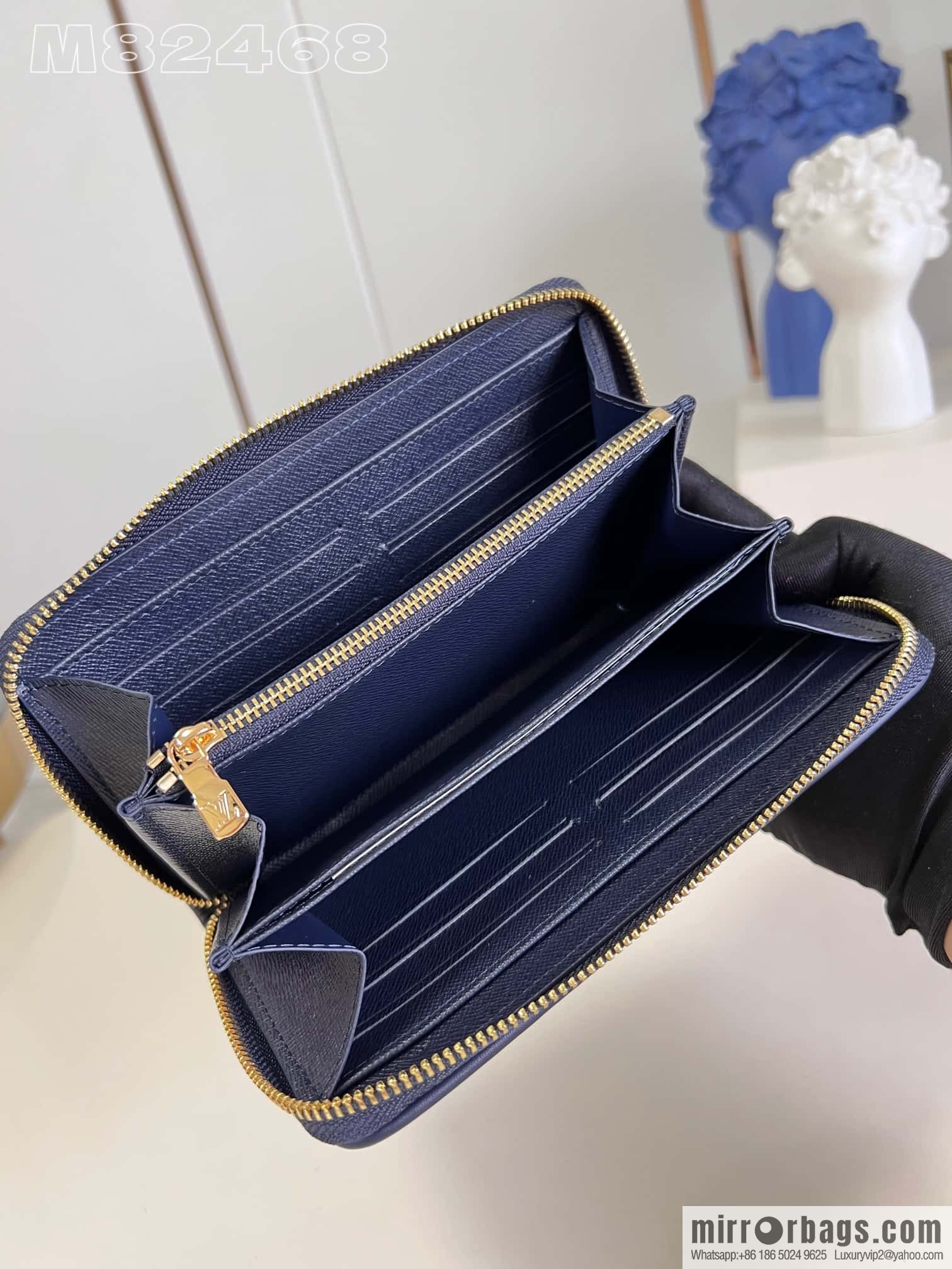 LV M82468 Zippy Wallet