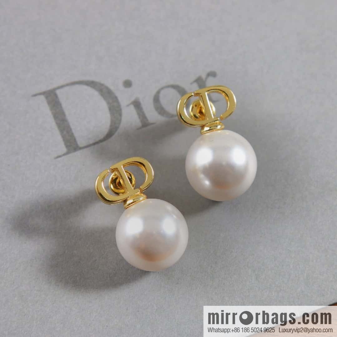 New ☑️ DIOR gold CD pearl stud earrings