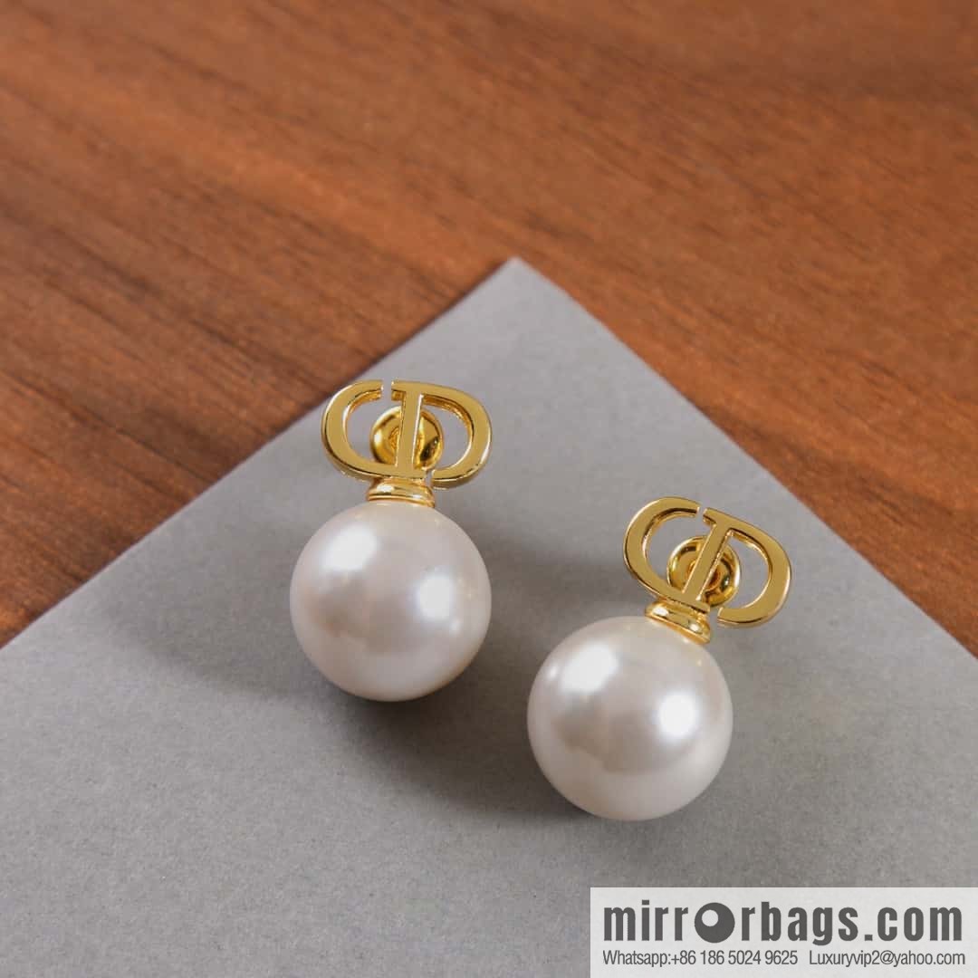 New ☑️ DIOR gold CD pearl stud earrings