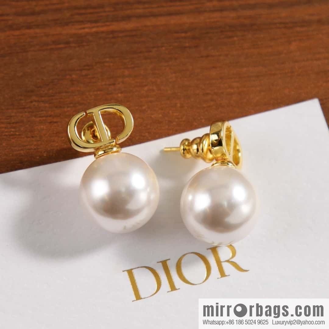 New ☑️ DIOR gold CD pearl stud earrings