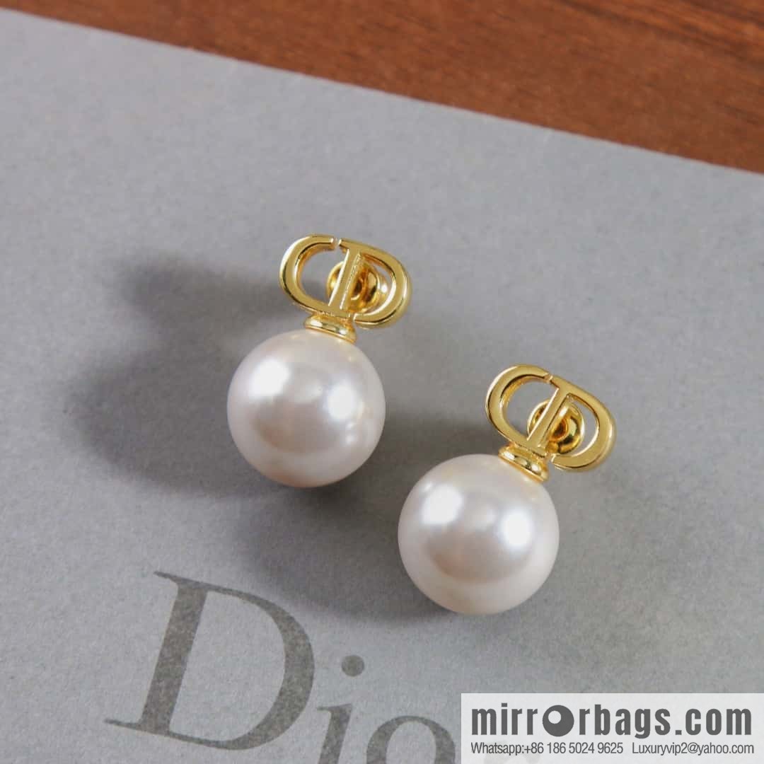New ☑️ DIOR gold CD pearl stud earrings