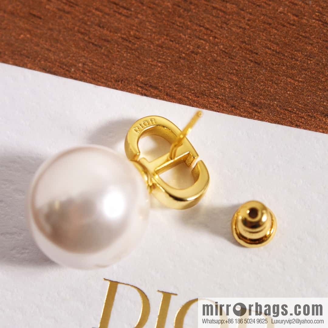 New ☑️ DIOR gold CD pearl stud earrings