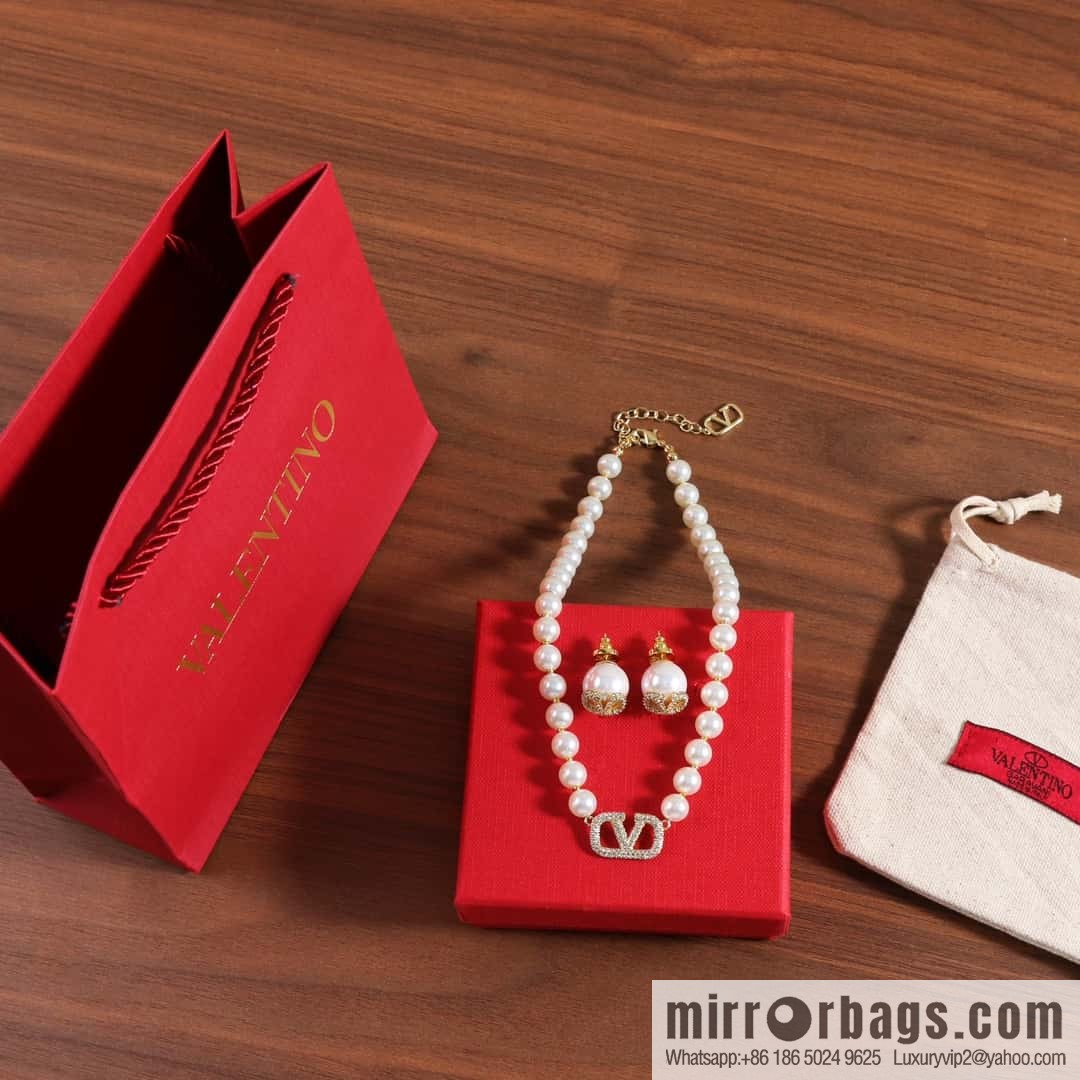 New ☑️ Valentino pearl necklace, stud earrings