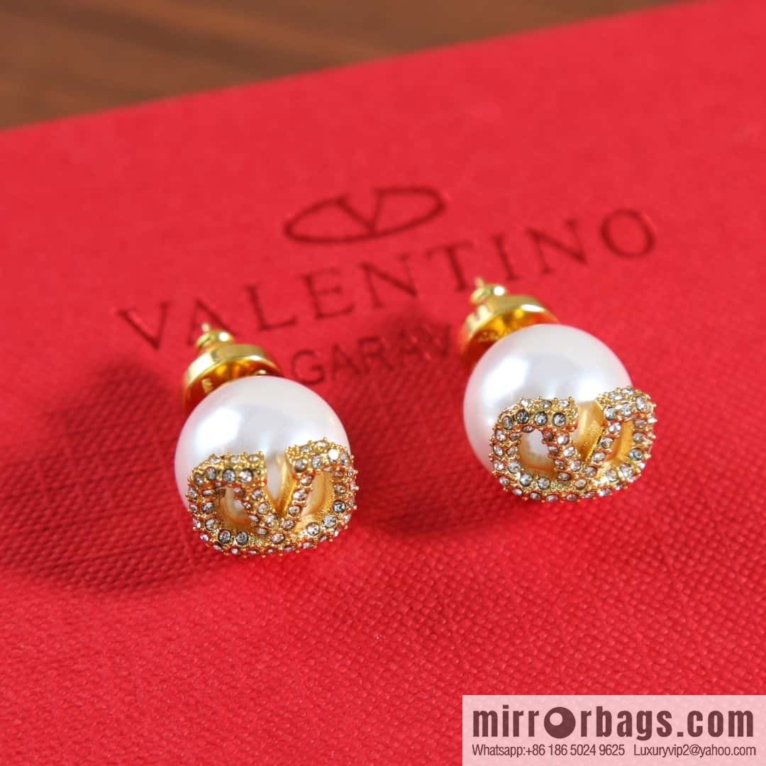 New ☑️ Valentino pearl necklace, stud earrings