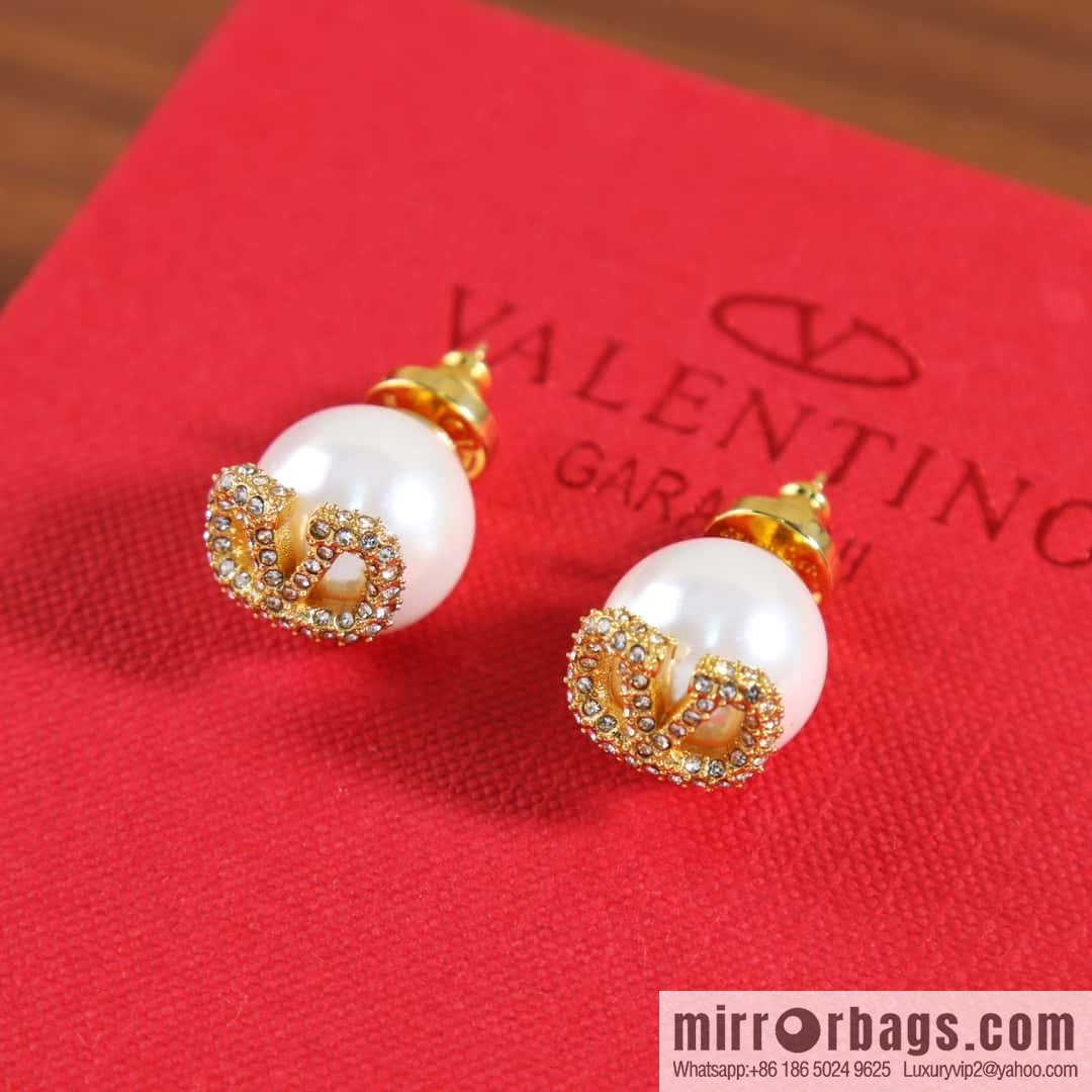 New ☑️ Valentino pearl necklace, stud earrings