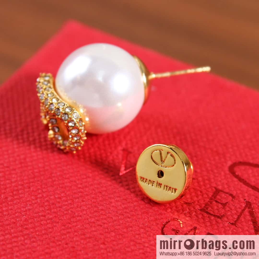New ☑️ Valentino pearl necklace, stud earrings