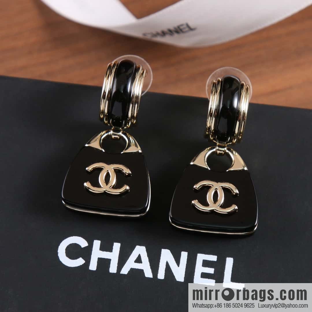 New ☑️ Chanel C2 double c acrylic bag 👜 stud earrings