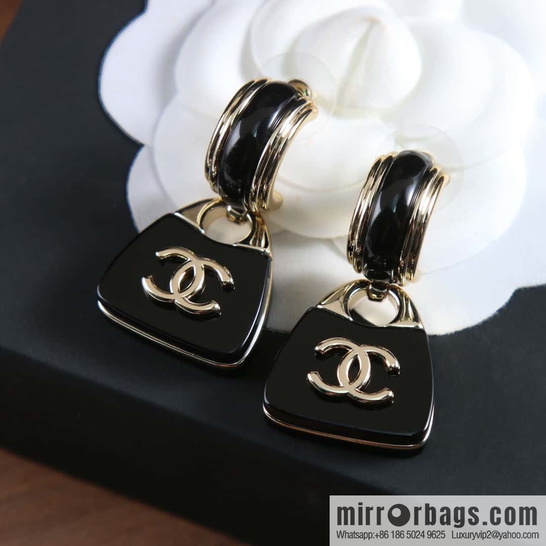 New ☑️ Chanel C2 double c acrylic bag 👜 stud earrings