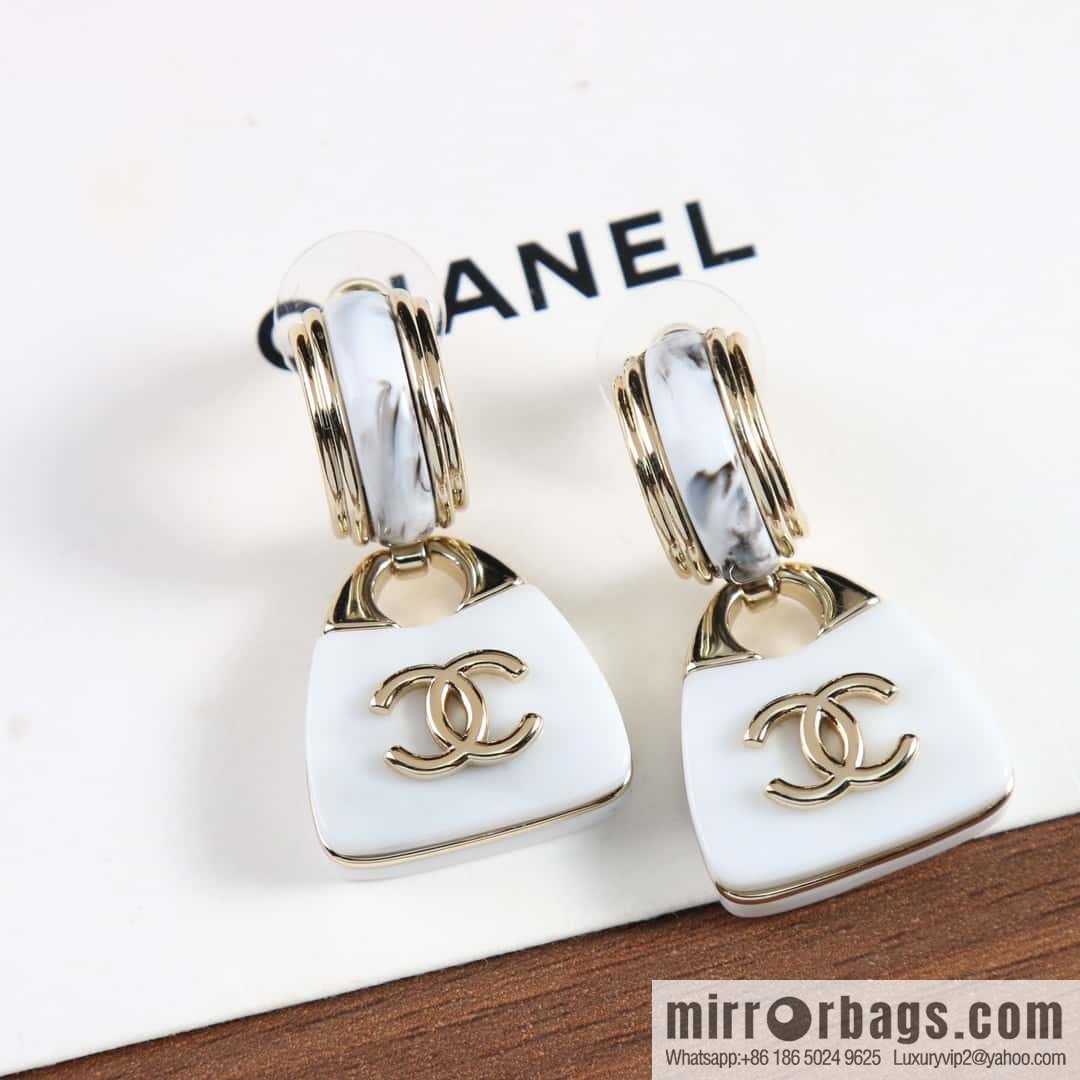 New ☑️ Chanel C2 double c acrylic bag 👜 stud earrings