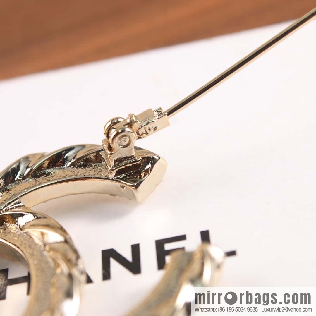 New ☑️ Chanel Double C Half Diamond Brooch