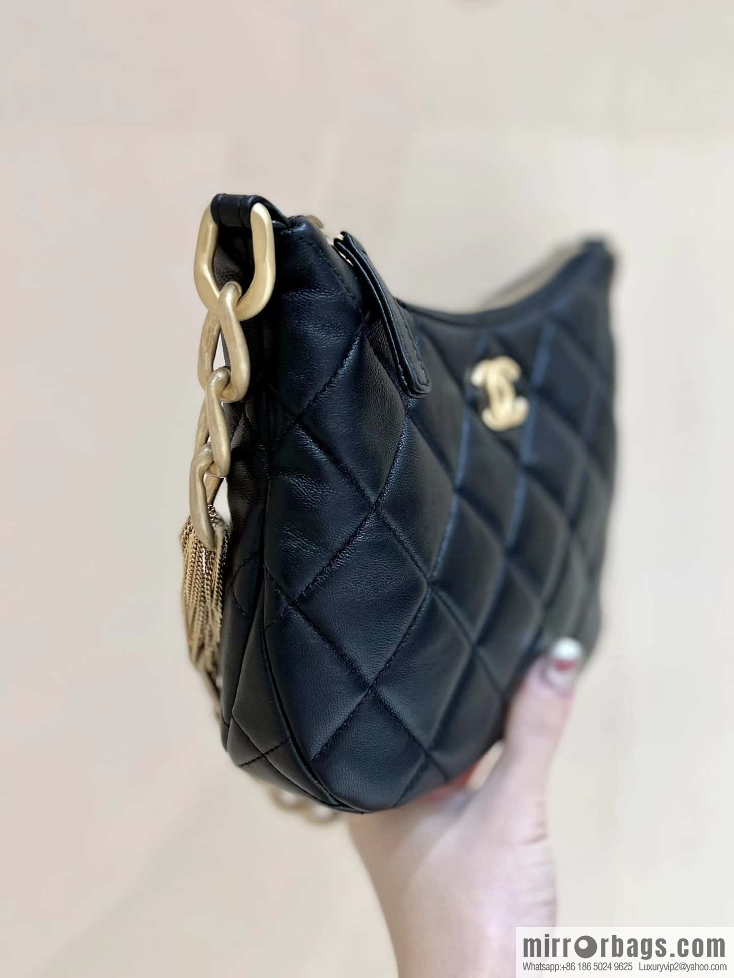 CHANEL 23A Premium Handicraft Workshop Series hobo armpit bag AS4220 black