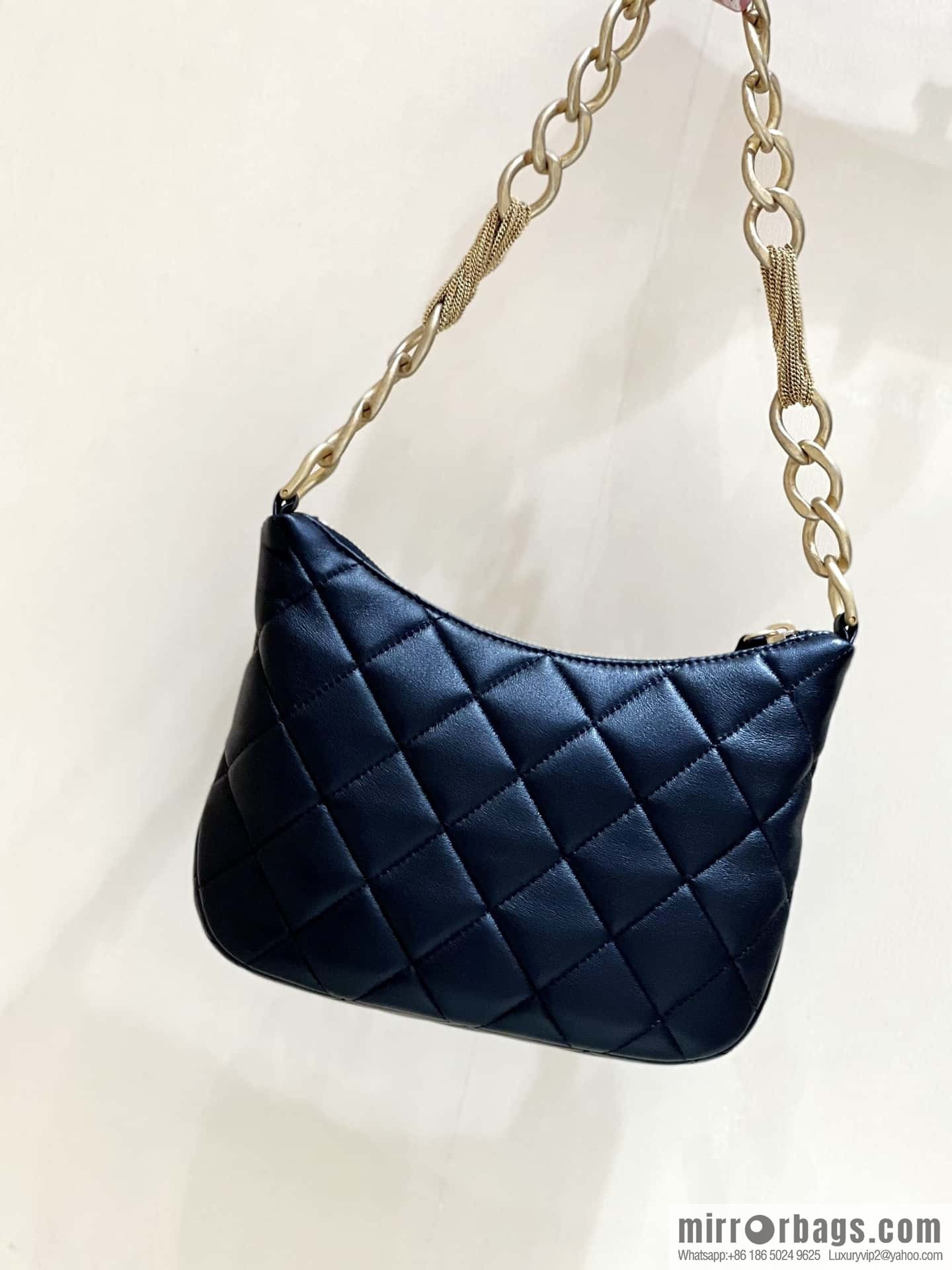 CHANEL 23A Premium Handicraft Workshop Series hobo armpit bag AS4220 black
