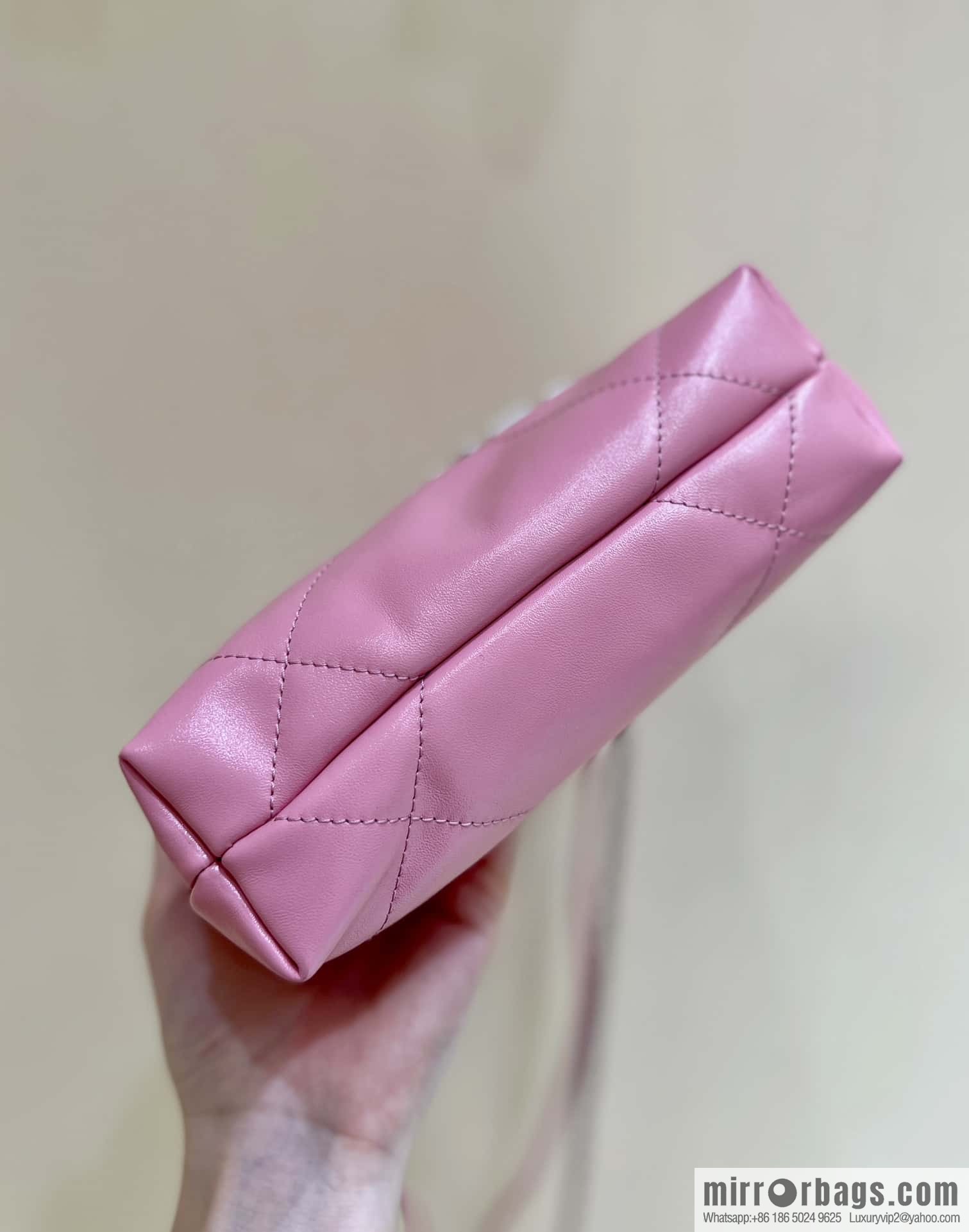 CHANEL 23S spring and summer series mini 22 bags AS3980 pink