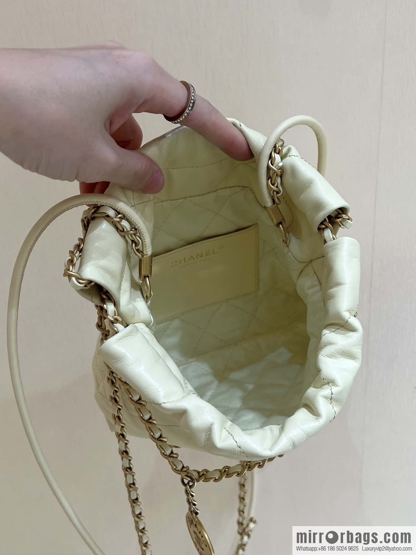 CHANEL 23S spring and summer series mini 22 bags AS3980 chick yellow