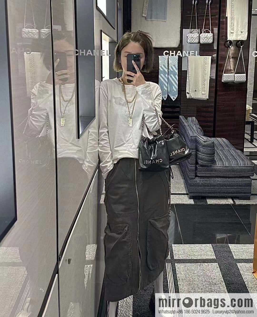 CHANEL 23S spring and summer series mini 22 bags AS3980 black/gold buckle