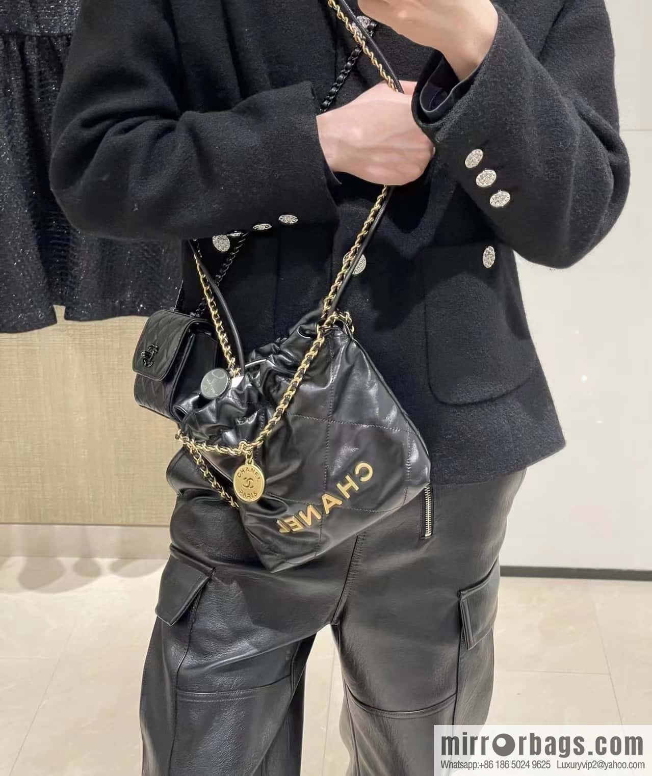 CHANEL 23S spring and summer series mini 22 bags AS3980 black/gold buckle