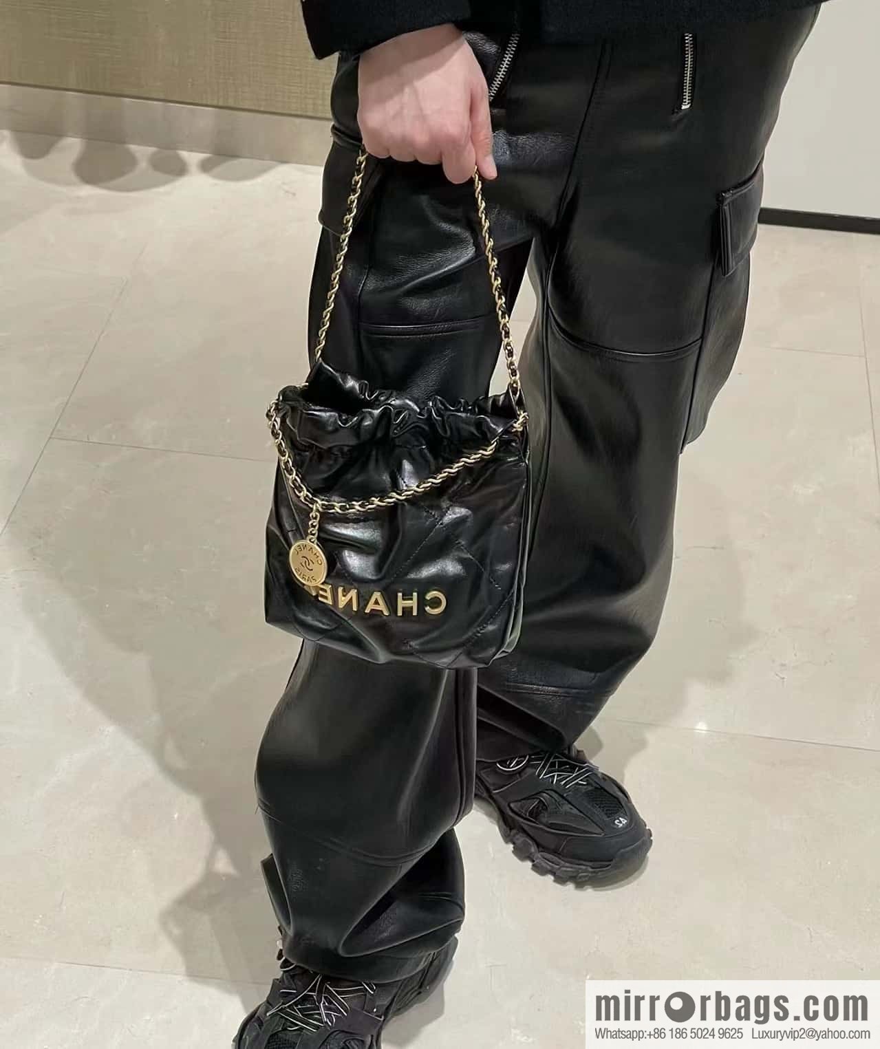 CHANEL 23S spring and summer series mini 22 bags AS3980 black/gold buckle