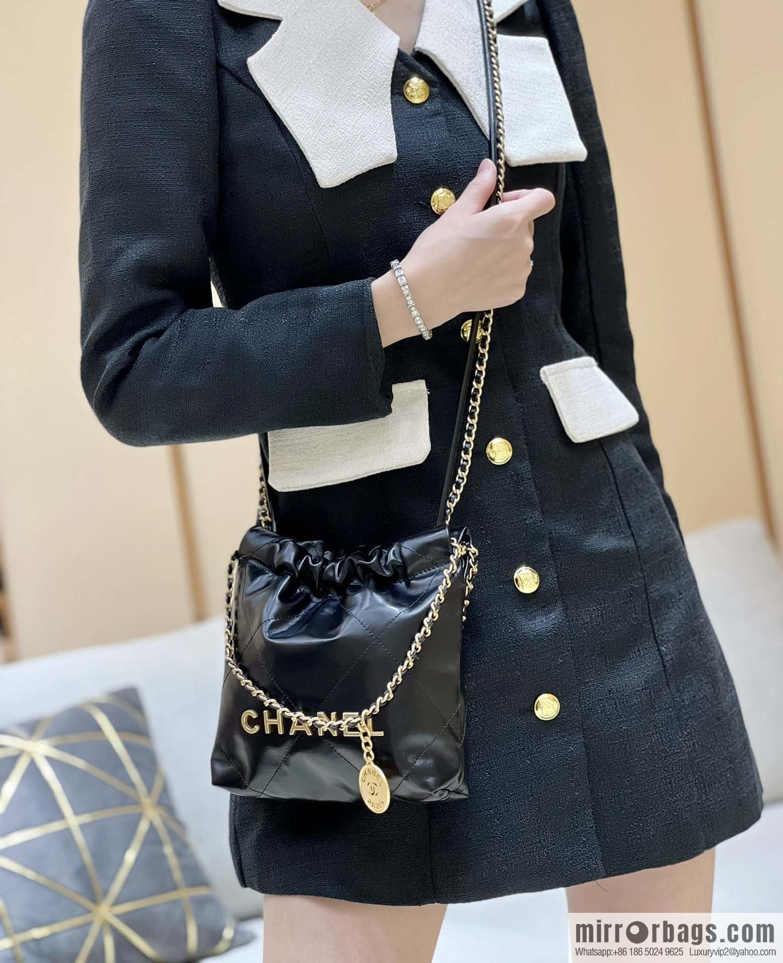 CHANEL 23S spring and summer series mini 22 bags AS3980 black/gold buckle
