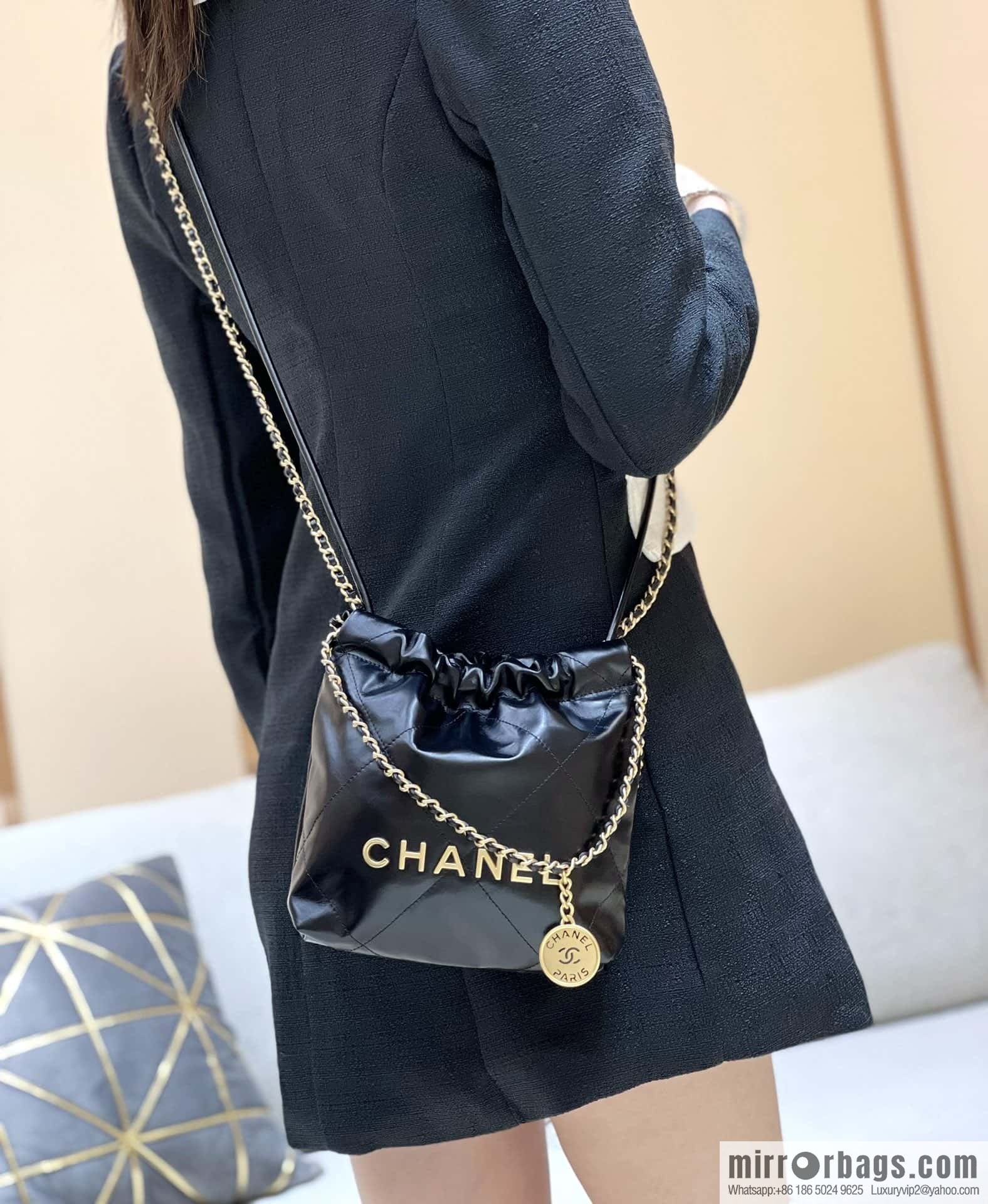 CHANEL 23S spring and summer series mini 22 bags AS3980 black/gold buckle