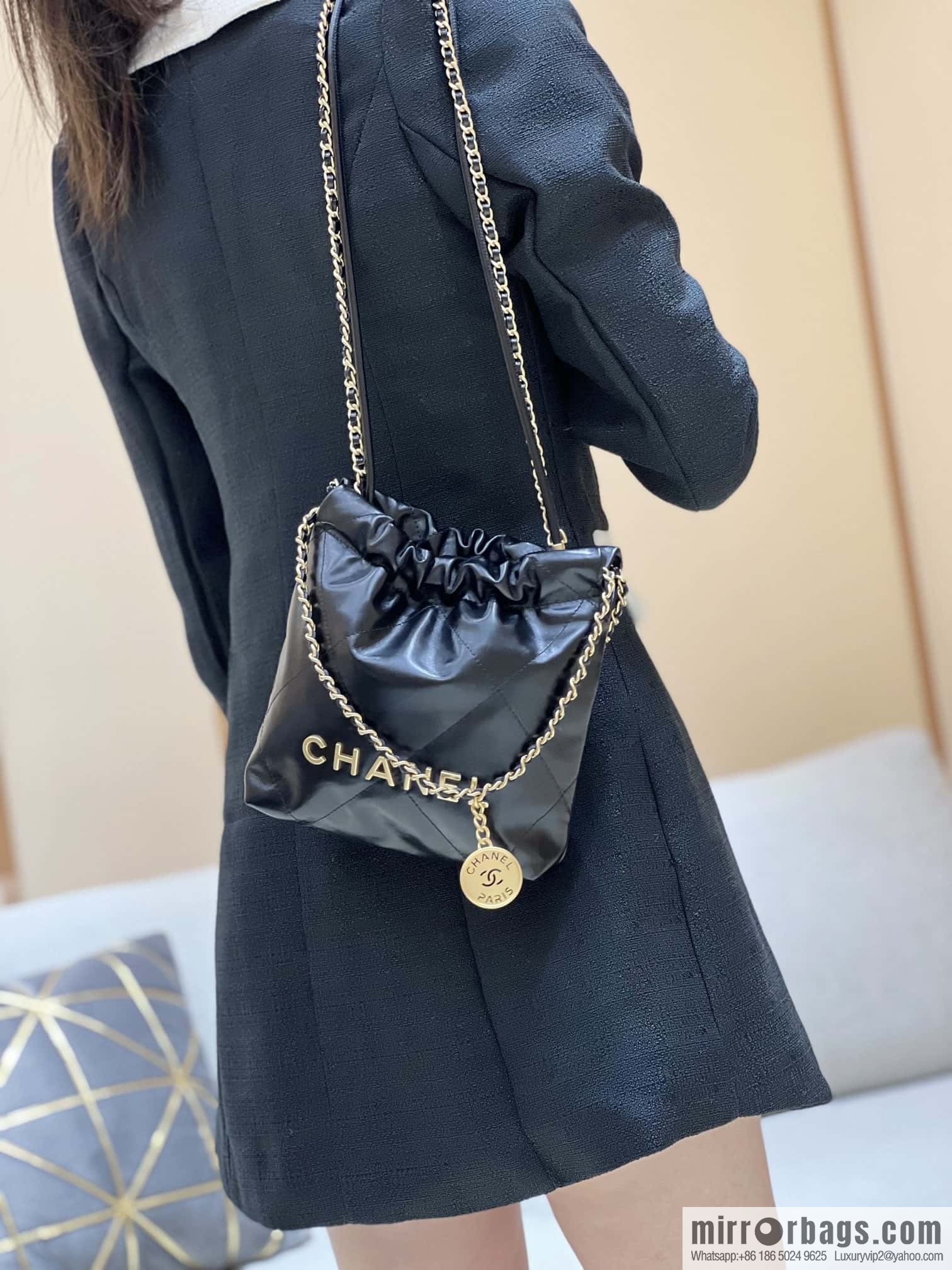 CHANEL 23S spring and summer series mini 22 bags AS3980 black/gold buckle