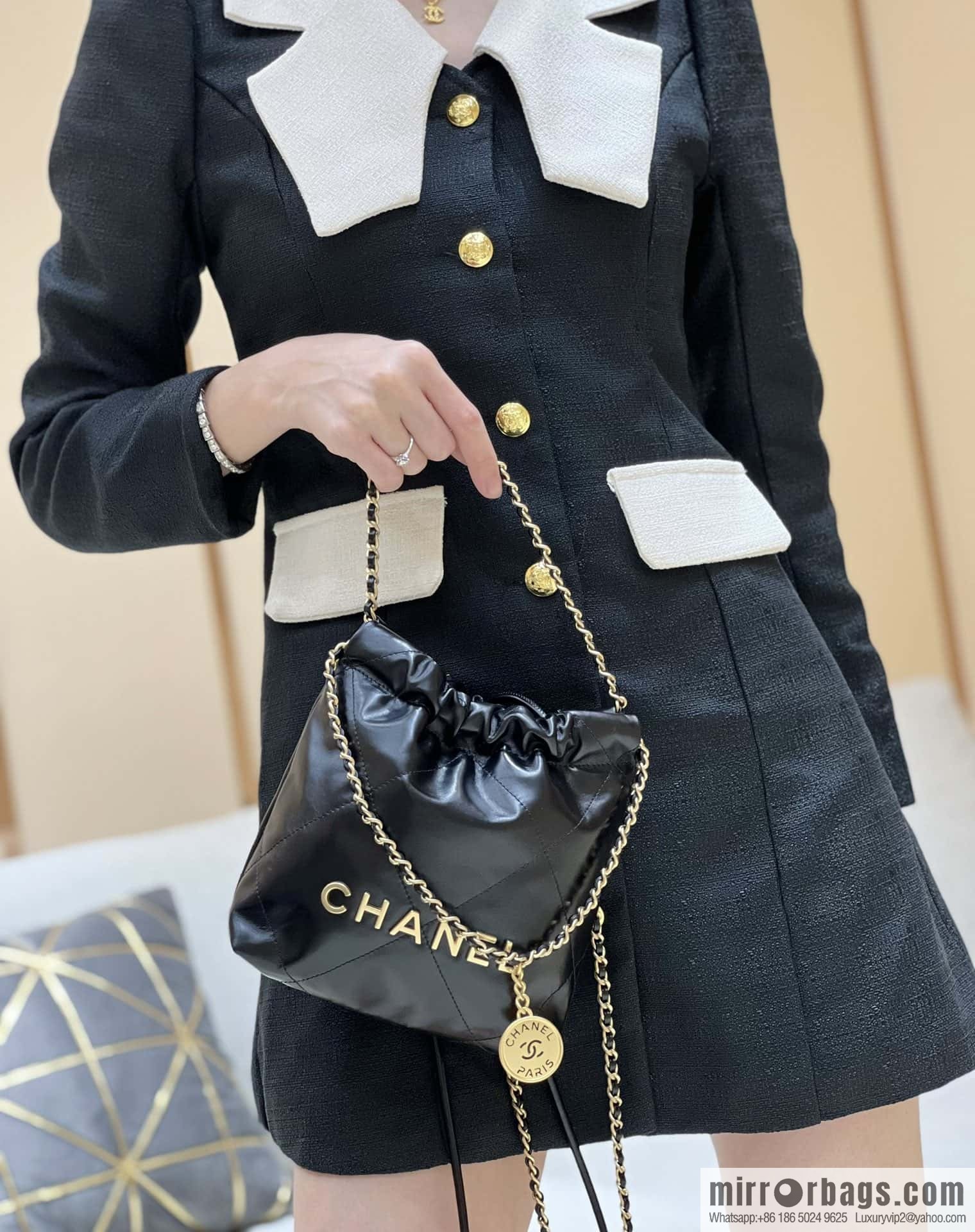 CHANEL 23S spring and summer series mini 22 bags AS3980 black/gold buckle