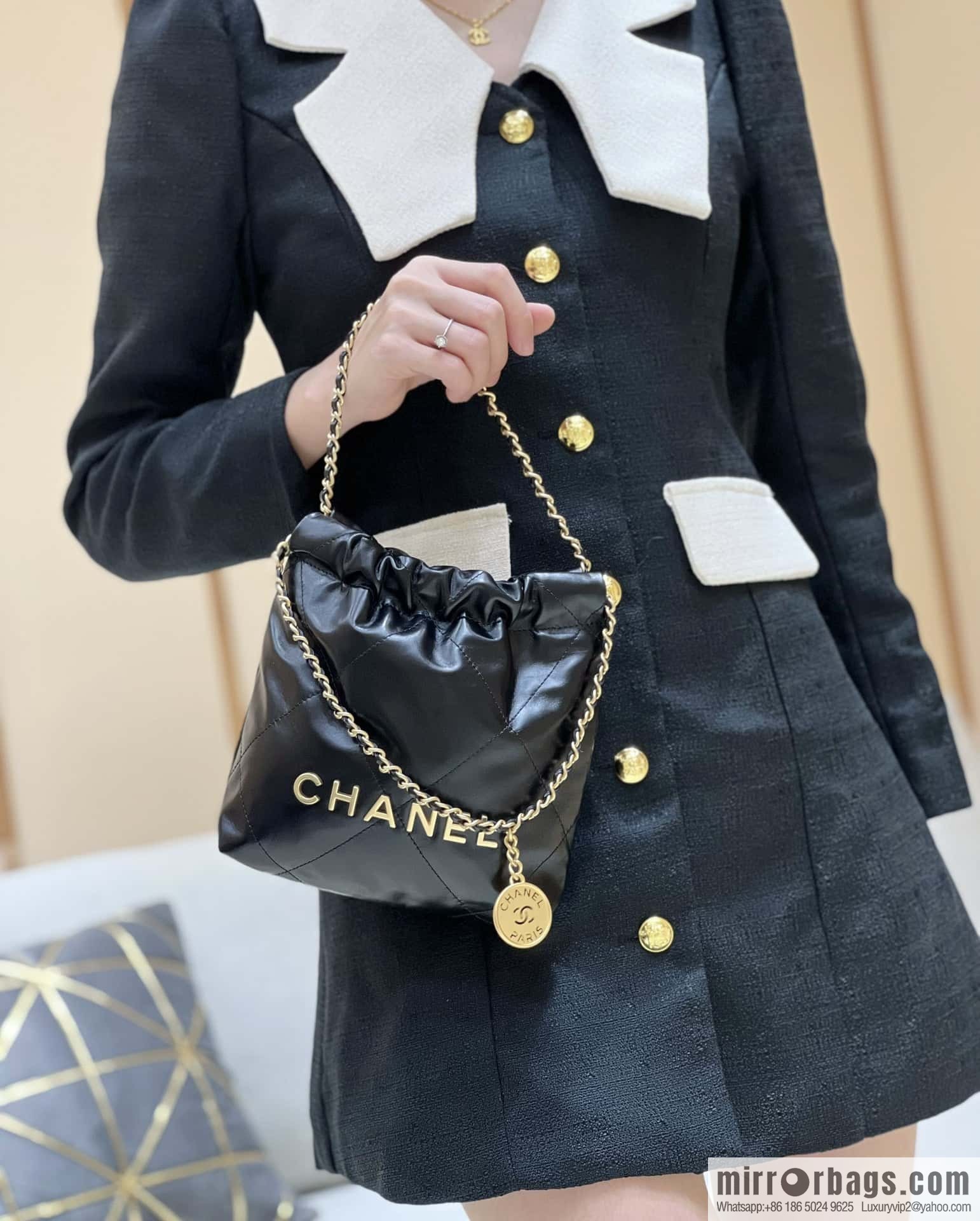 CHANEL 23S spring and summer series mini 22 bags AS3980 black/gold buckle