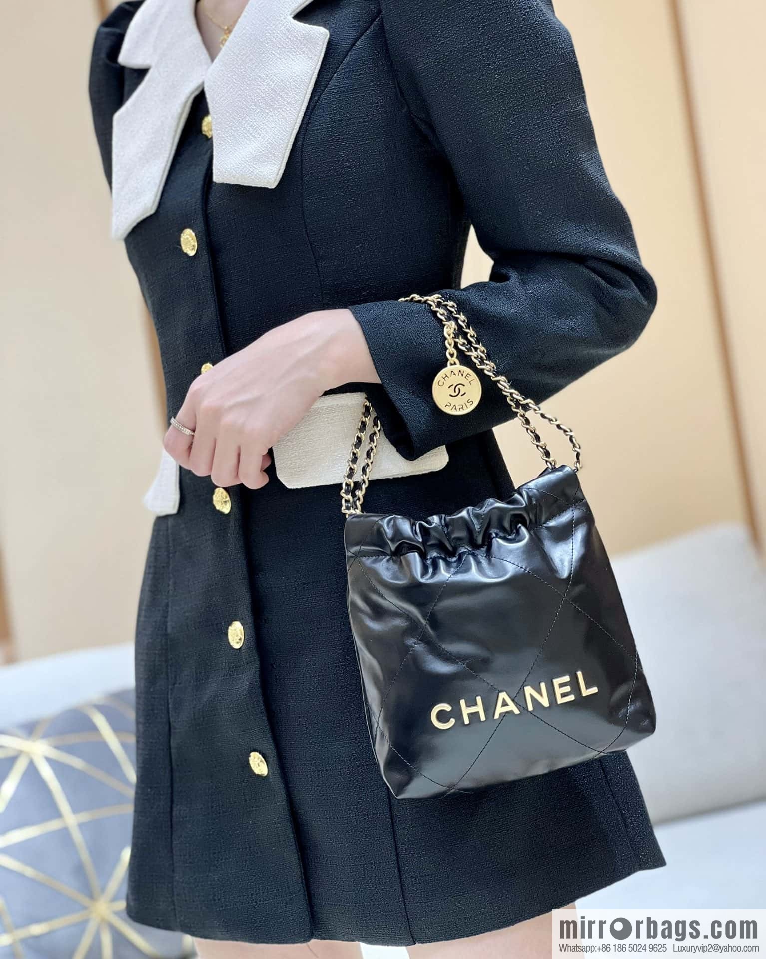 CHANEL 23S spring and summer series mini 22 bags AS3980 black/gold buckle